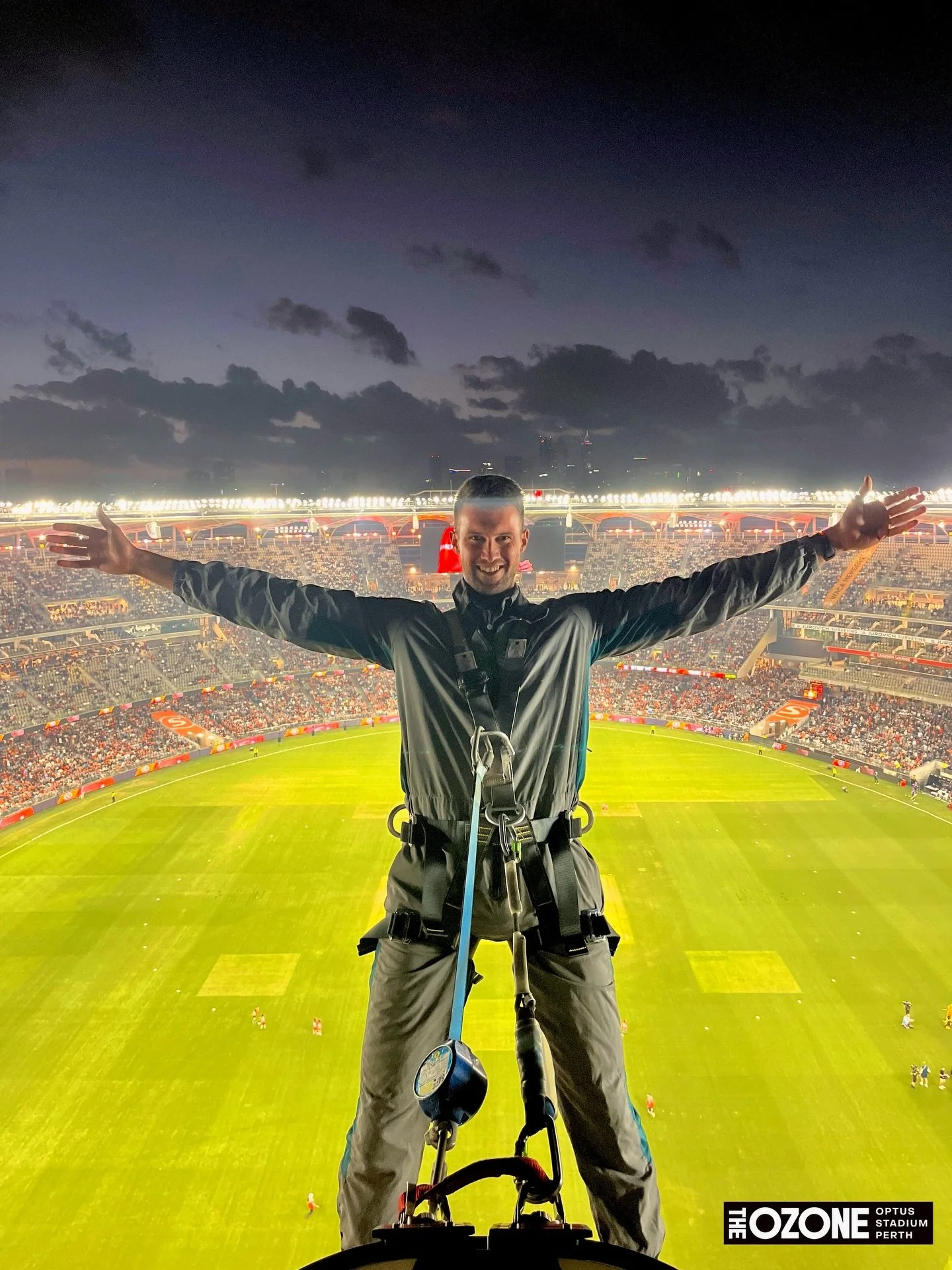 Hanging out above Optus Stadium 🤯

Had the chance to watch @scorchersbbl take on @hobarthurricanes last night from the most epic seats in the country &amp; what an experience it was!! 

Thanks @theozoneperth for letting me hang out with you guys in 