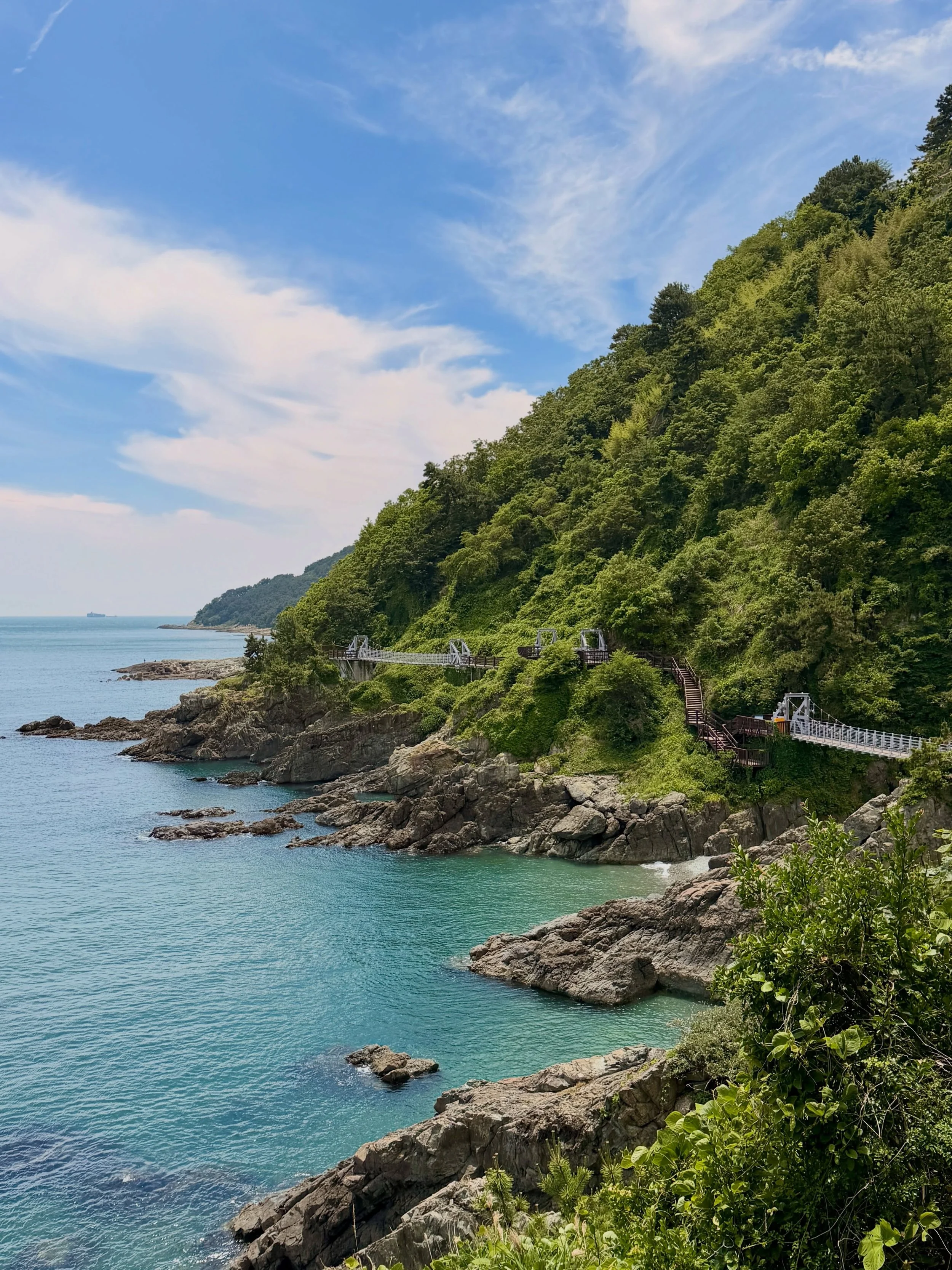 The best coastal hike around Busan 🍃

📌 Igidae Coastal Trail - 
- 3 Hours / 7kms end to end with stops along the way for caves &amp; view points.
- Starting at Oryukdo Skywalk to end with the city views (less uphill stairs 🫣)

#busan #busantravel 