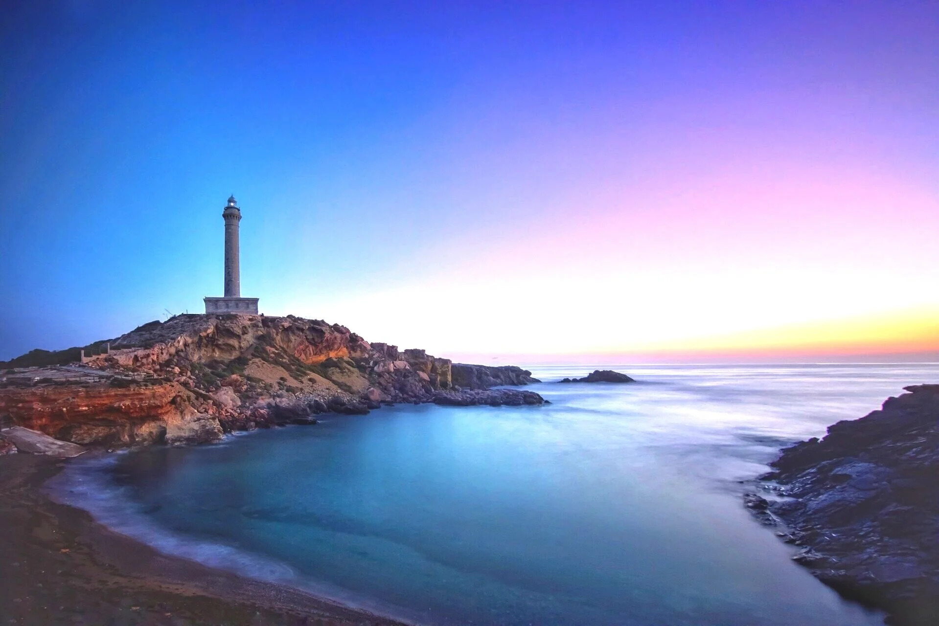 lighthouse-5525698_1920.jpg