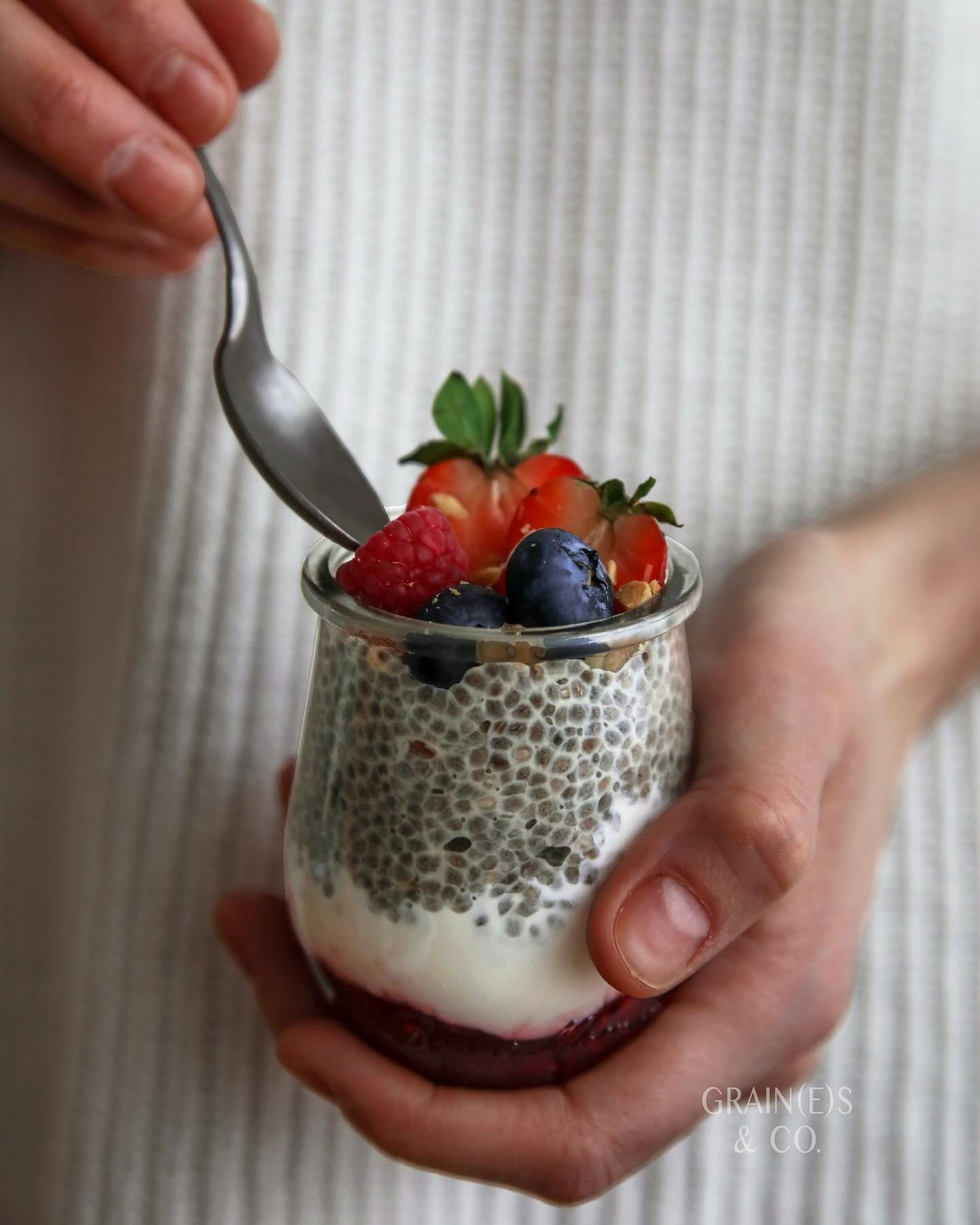 &bull; VANILLA CHIA PUDDING &bull; Naturally high in protein, fibre &amp; healthy fats, this 3-ingredient Vanilla Chia Pudding is a staple in my household! 

Once you&rsquo;ve got the basic recipe down, you can play around with spices, sweeteners &am