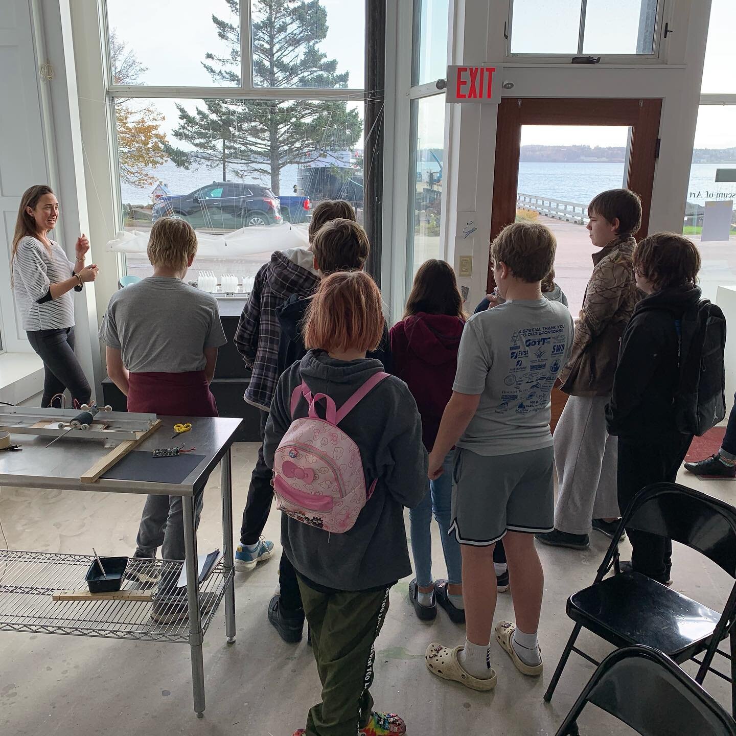 as part of my residency @tidesinstitute I hosted a workshop for Eastport Highschool that introduced computational art and data visualisation. The event involved a participatory aspect where students used a depth sensor to measure the water levels tha