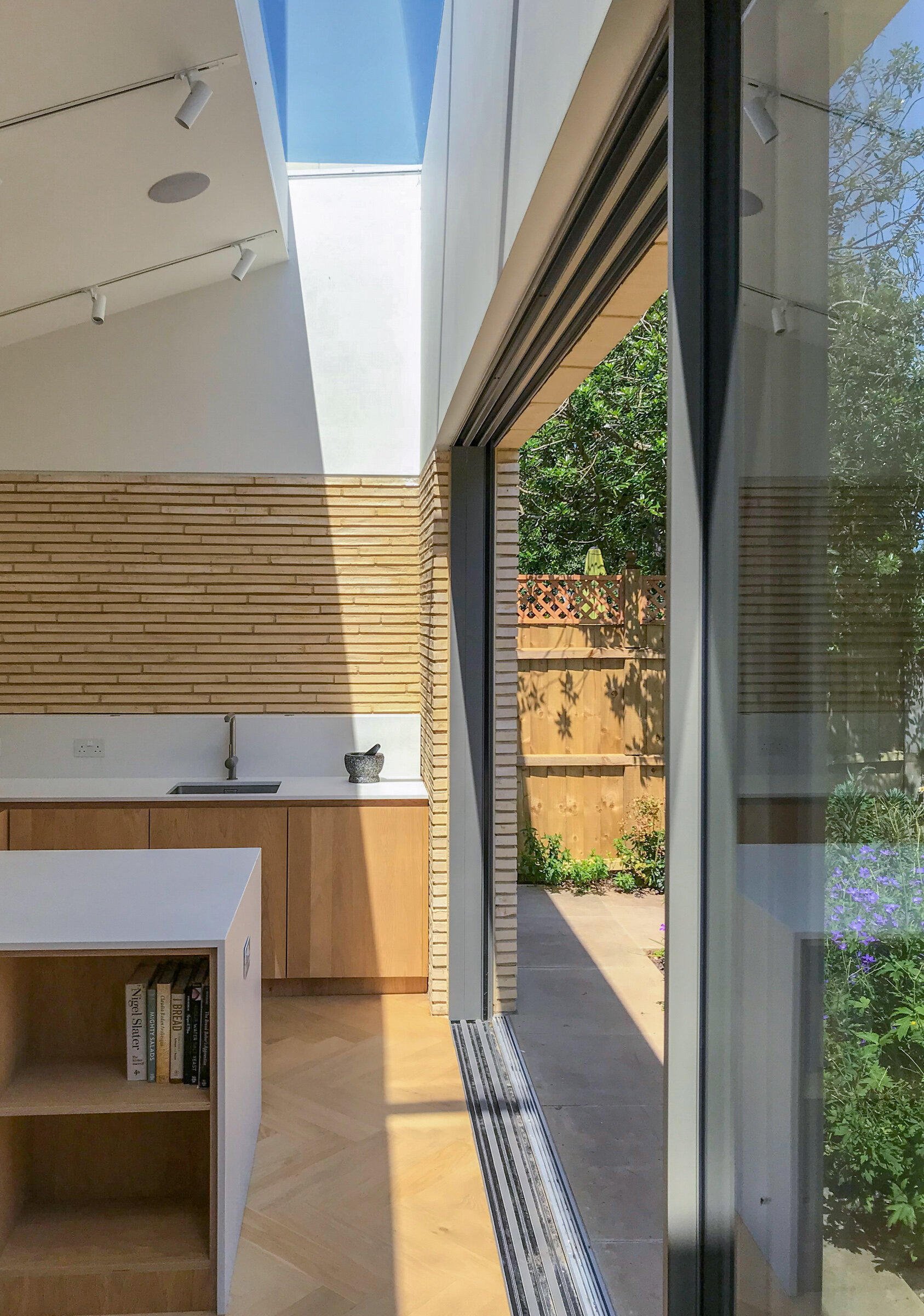 07-NDA-Sun-Slice-House-LVL-0-GF-ES.jpg