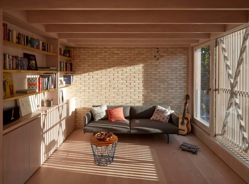 pocket-house-tikari-works-east-dulwich-london_dezeen_2364_col_16-852x632.jpg