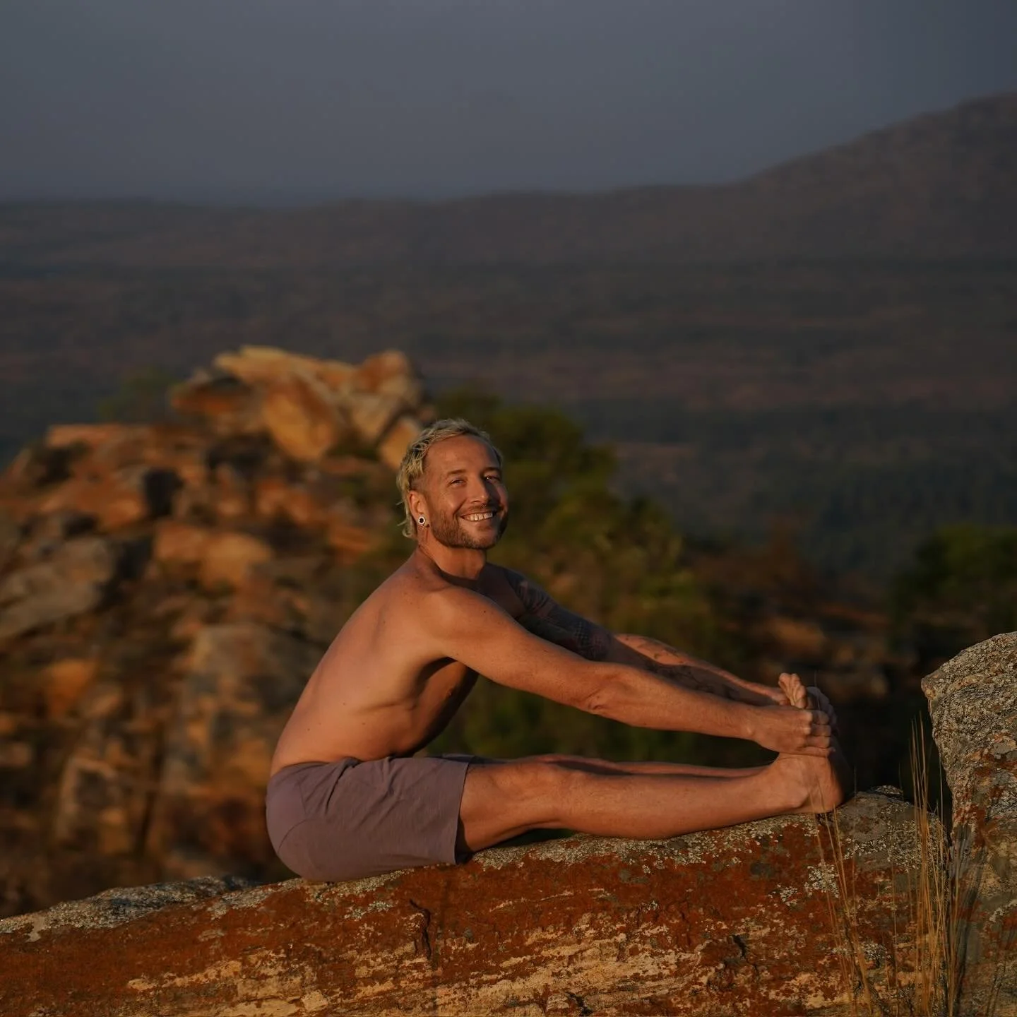 Today at 9:00 am join the amazing @josepharmstrongyoga as she leads our Saturday Ritual Led Full Primary 🔥 join us in person at @miamilifecenter or online via @omstarsofficial 

This class is the full Ashtanga experience. In a steady and dynamic pac