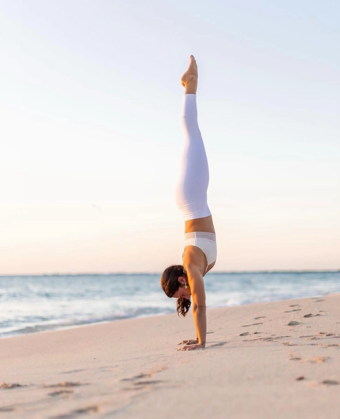 Tha amazing @ashtangawithpaige is now teaching our Handstand Vinyasa on Wednesdays! Come get upside down with her and let&rsquo;s have fun with it from 6:00 pm - 7:00 pm in Wynwood!

Come flow through a fun and energizing vinyasa sequence with lots o