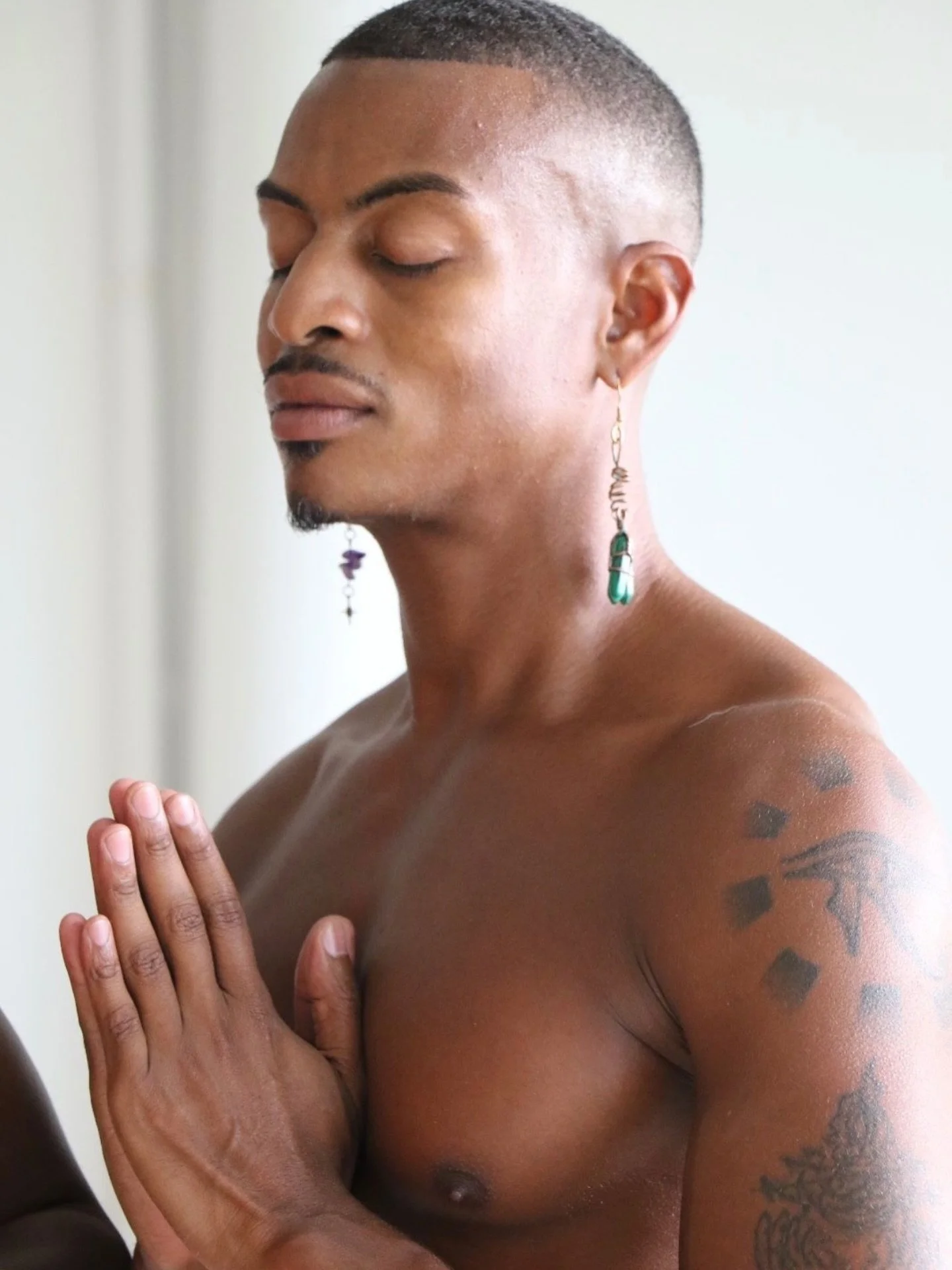 Tonight join us for a Sensual Vinyasa Flow with @porc3lain at 8:00 pm This vinyasa flow will have all of the traditional asanas, but the approach to each movement will intentionally guide us to connect to pleasure through breath and movement.

This p