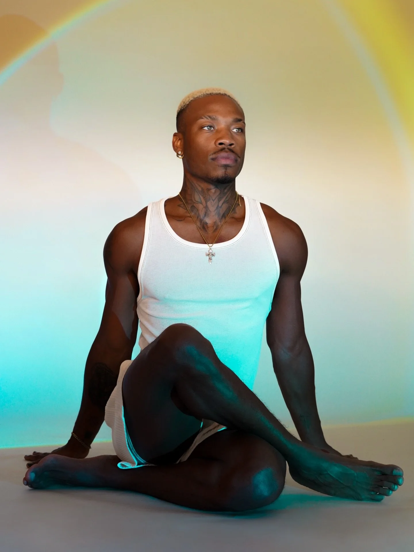 Today join @arashi_supanova from 11:30 am - 12:30 pm in South Beach for a Vinyasa Flow class! A vinyasa flow with elements that combine a hitt class and Tai chi. Yoga is meant to use the poses to get into the body. Explore your strengths and expose y