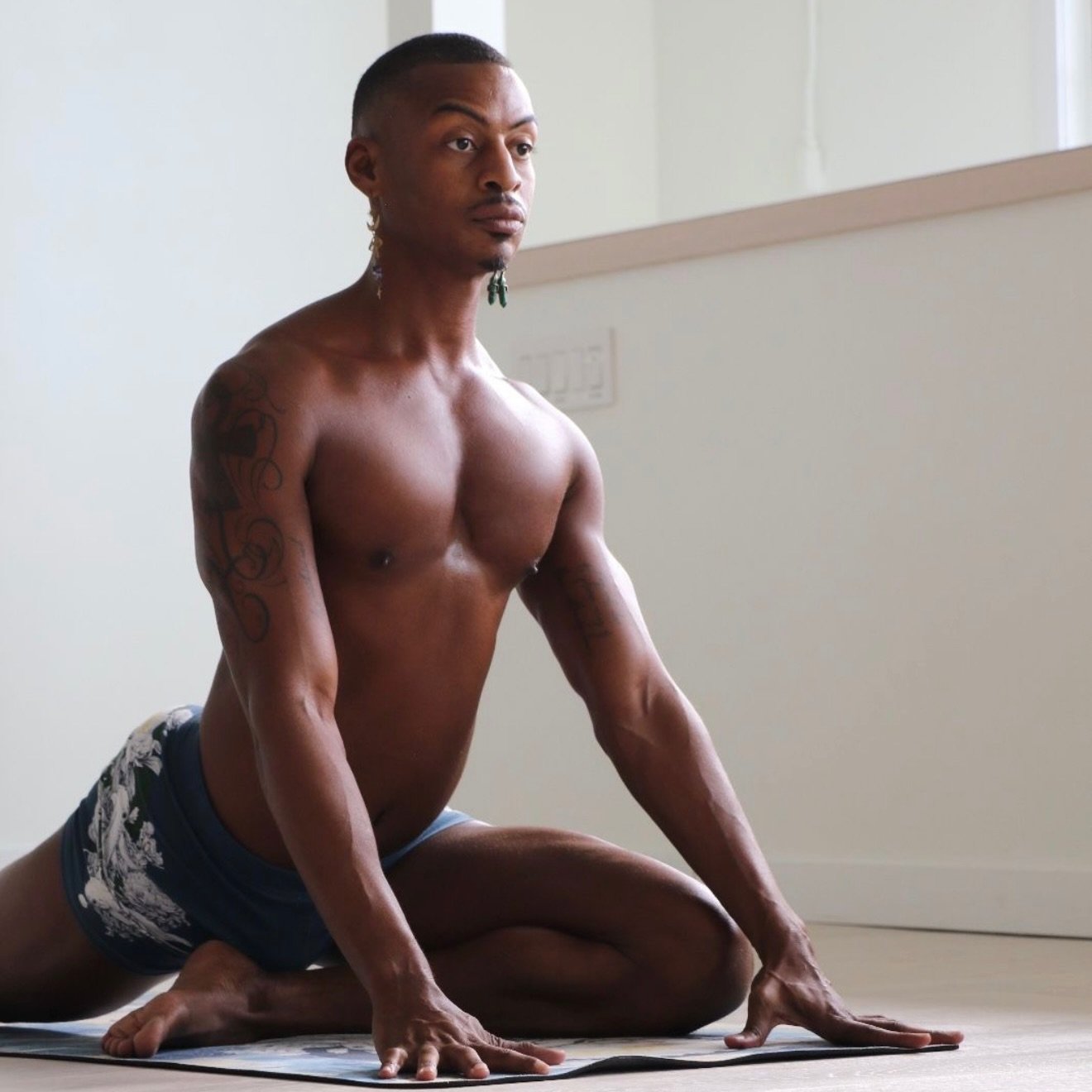 Tonight join @porc3lain for a Sensual Vinyasa Flow at 8:00 pm.
This vinyasa flow will have all of the traditional asanas, but the approach to each movement will intentionally guide us to connect to pleasure through breath and movement.

This practice