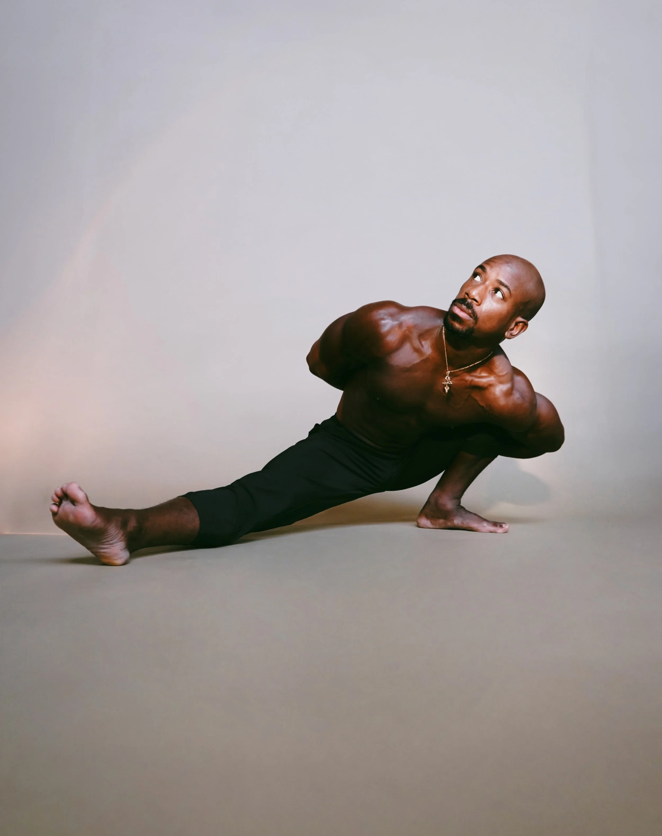 Tonight join @itsrolandvee for a Yin Yoga Flow in our Lincoln Rd, South Beach location from 6:30 pm to 7:30 pm. Unwind and recharge in this restorative Yin yoga class set to smooth, calming beats. Move through gentle, supported poses held for extende