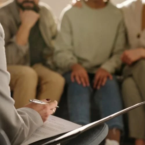 Social Workers: What Do They Do and How Are They Different From Therapists?