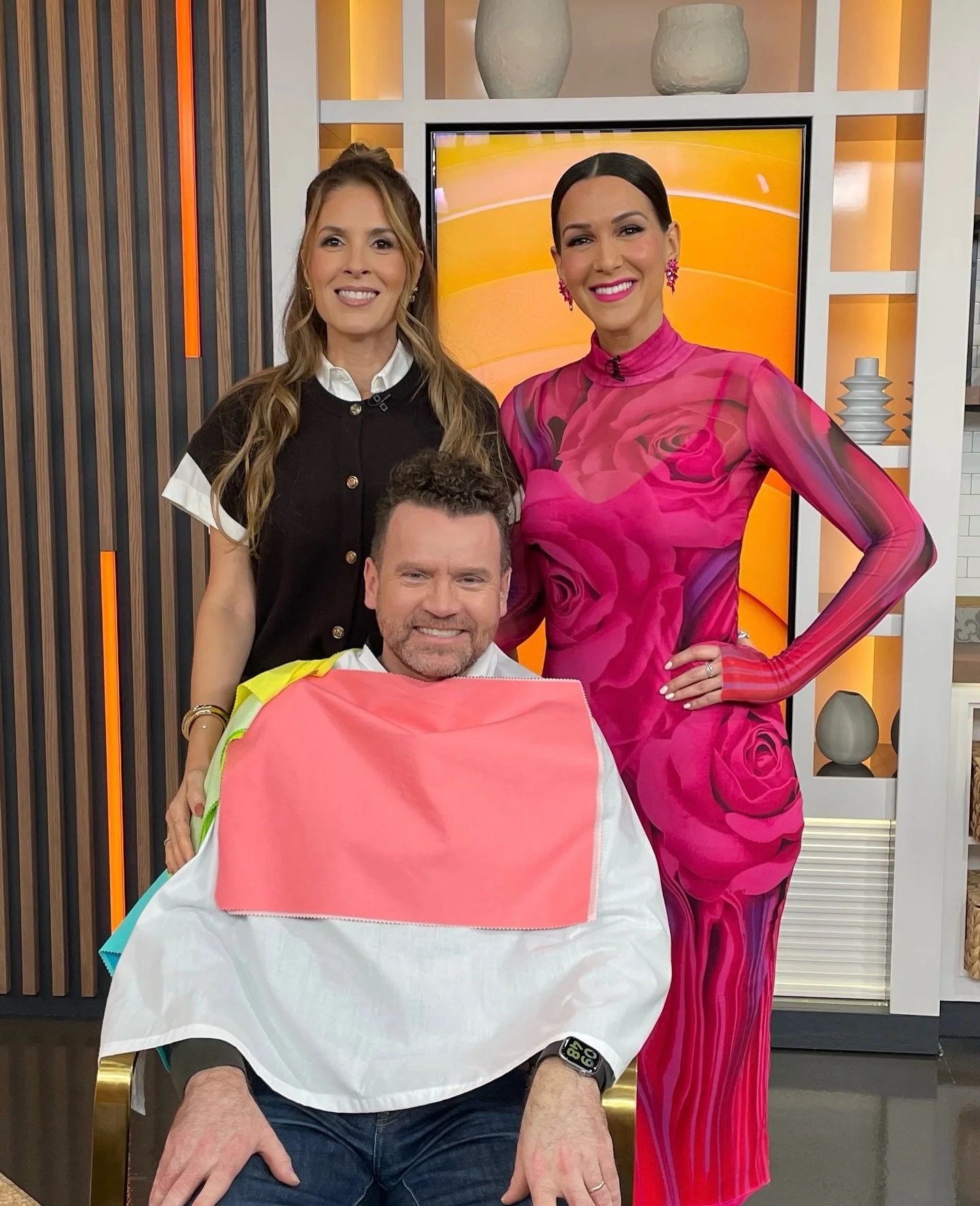 Spring has sprung! 💐🙌🏽 

Thanks to @breakfasttelevision for having me back yesterday to talk about my new obsession, Colour Analysis 🌈

And thanks @timbolen for letting me analyze your colours and to @dina.pugliese for being such a big help durin