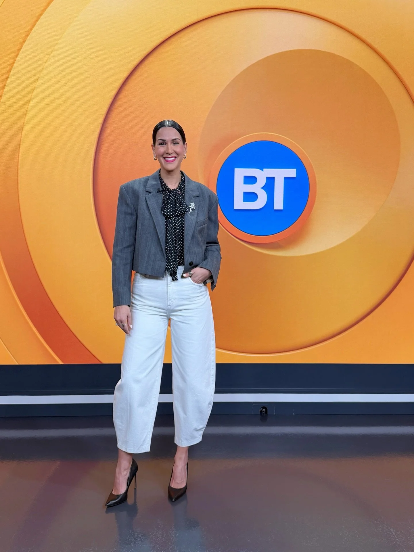 Trip packing made easy 👖🧳✈️ 

Last week, I was back on @breakfasttelevision demonstrating a viral Sudoku packing method created by Natalie Shaquer @thenatalieway.travel 

3 bottoms + 3 tops + 3 layers + footwear &amp; accessories = up to 27 outfit 