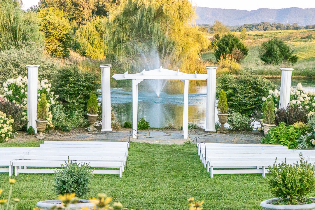 sinkland-farms-event-wedding-venue_tuscan-pond-and-gardens-outdoor-wedding_sm-website-4694-copy.jpg