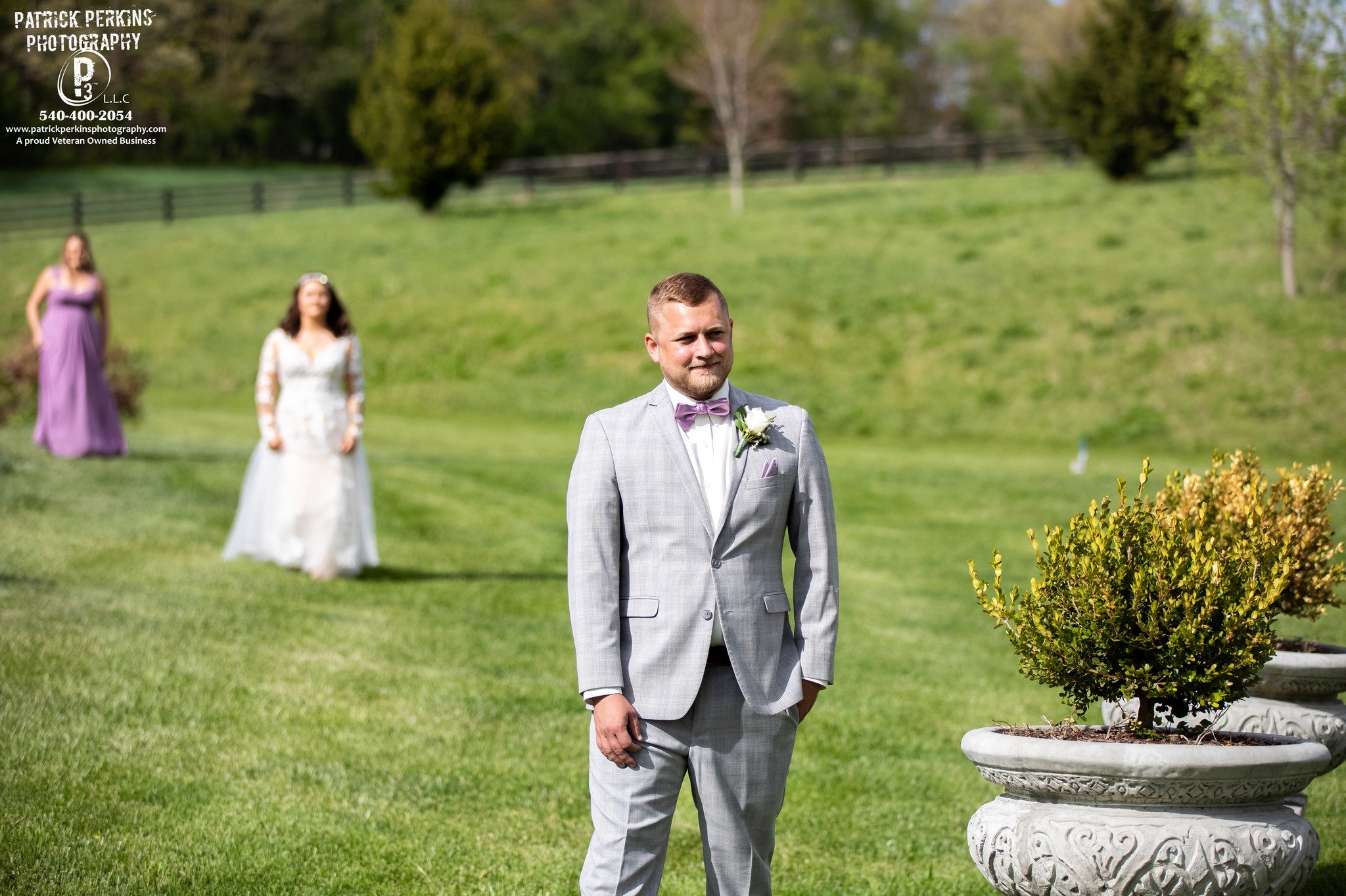 Sinkland-Farms-outdoor-wedding-ceremony_grooms-first-look.jpeg