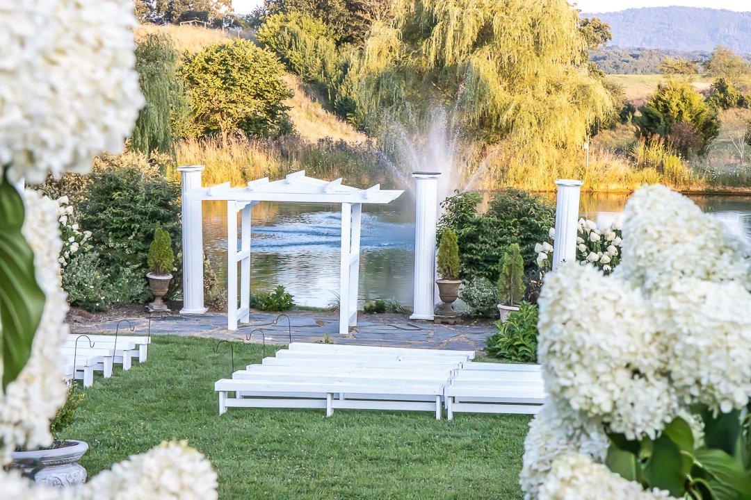 sinkland-farms-event-wedding-venue_tuscan-pond-and-gardens-outdoor-wedding_sm-website-copy2.jpg