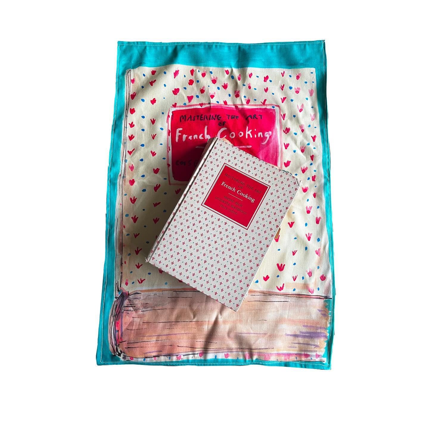 Julia Child cookbook tea towel 🧑&zwj;🍳🍳🍅 elizabethgraeber.art/shop/p/juliachild-teatowel