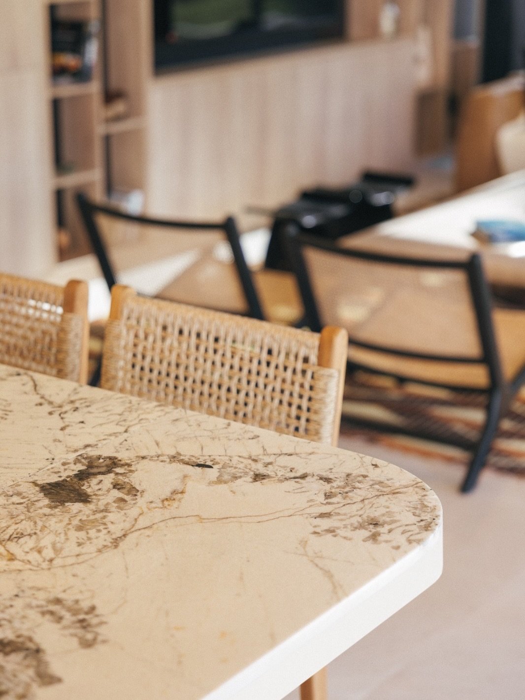 Una barra muy protagonista y con mucho dise&ntilde;o. #estudio1601 #interiorismouruguay #proyectosllaveenmano