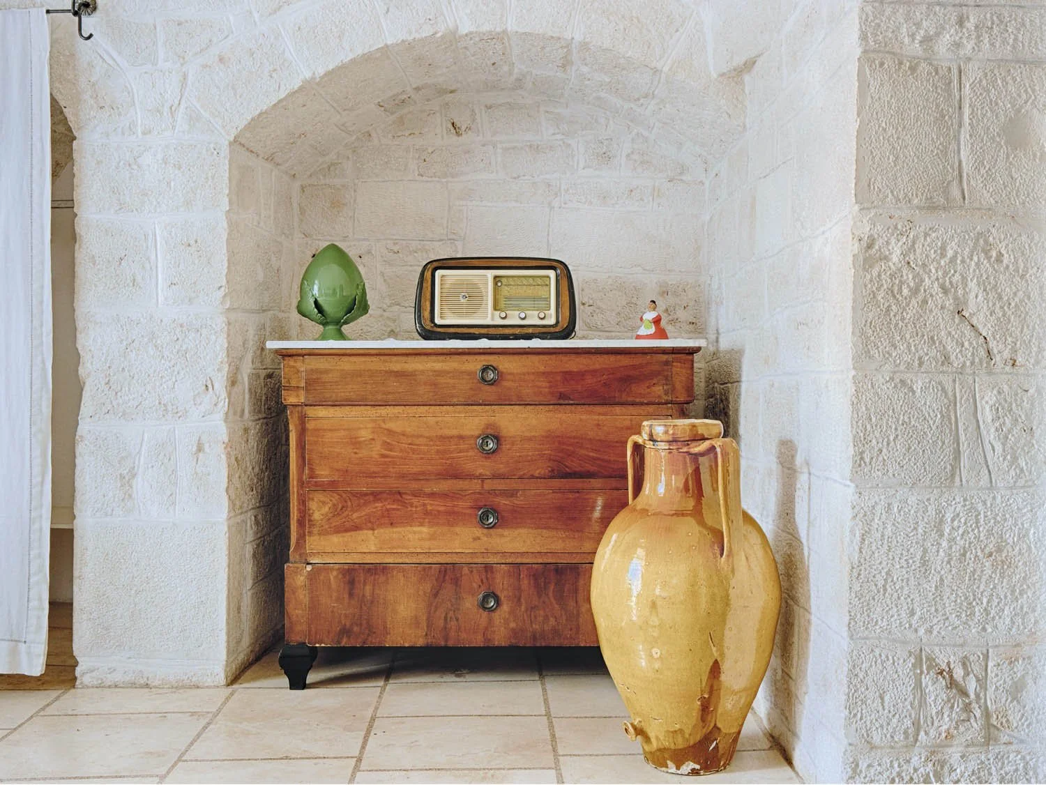 big_trullo_pietra-trullo_santangelo_interno_ceglie_messapica_trullo_e_lamia2021cobell55.jpg