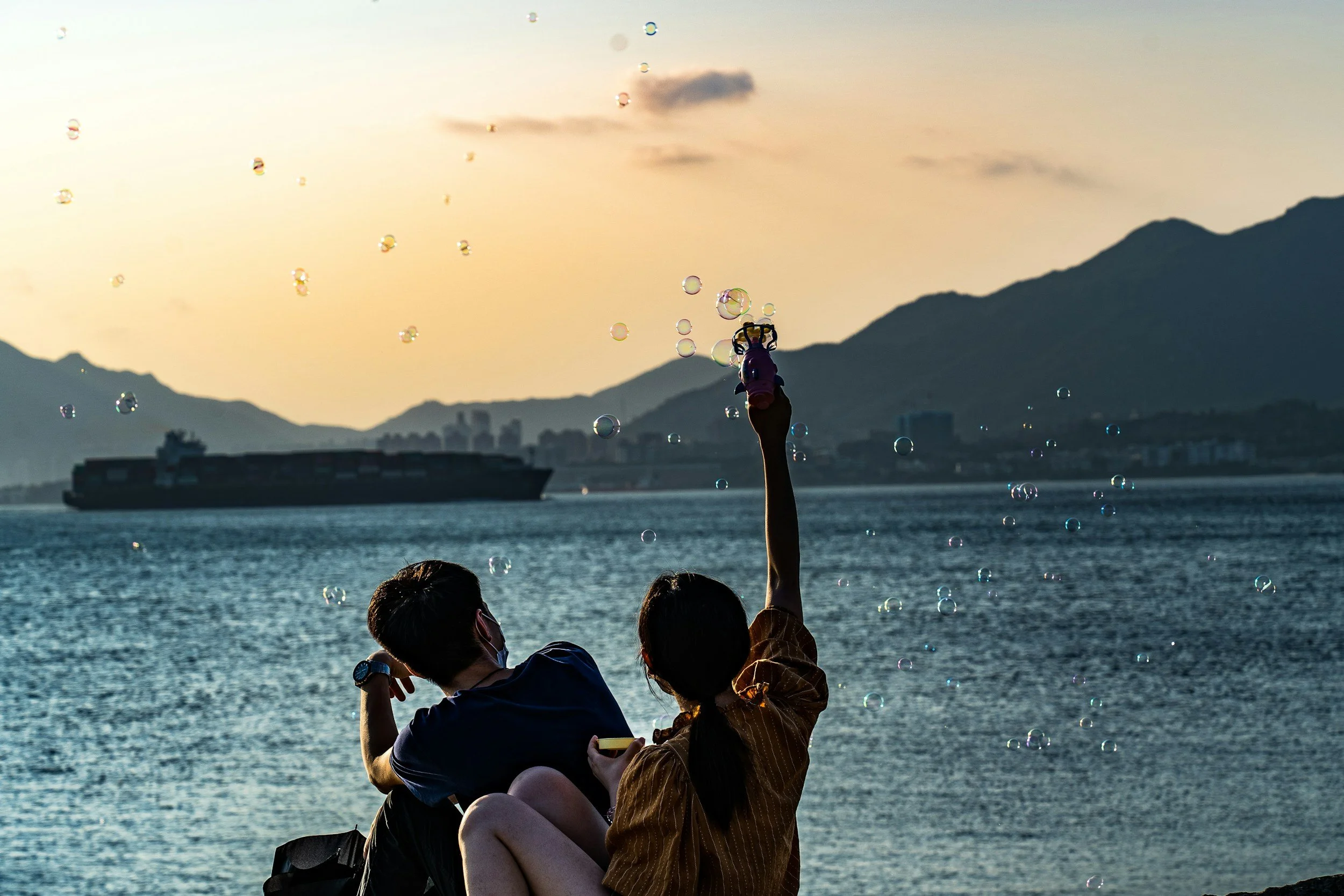       
  
    Let’s face it: modern dating can feel like an absolute minefield. You meet someone new, and the chemistry is instantaneous. It's an undeniable, electric currents-in-your-veins kind of pull. Within days, your brain is hijacking your thou