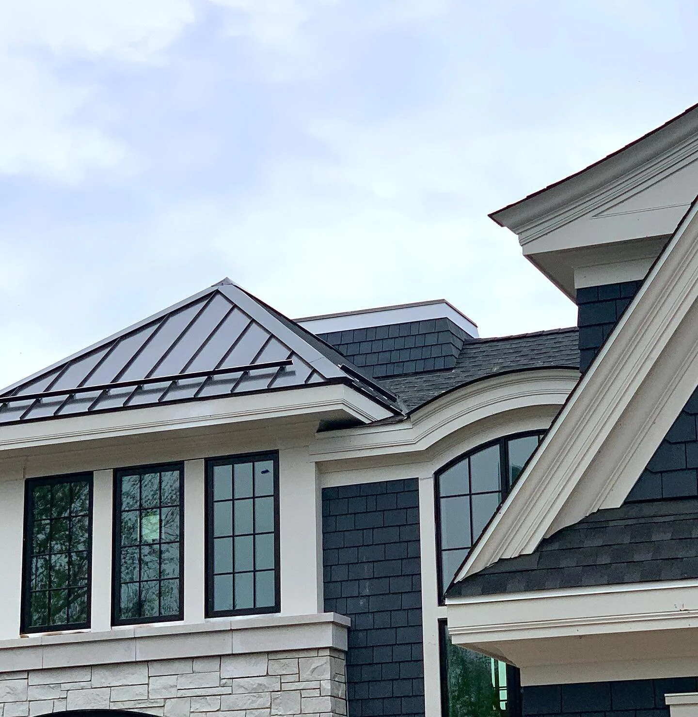 Stunning color choice on this recent project ⛅️
