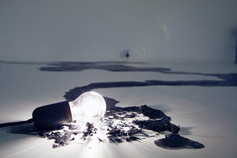 Kitty Kraus, Untitled, 2008.
Courtesy the artist and Galerie NEU, Berlin.
Ice, Ink, Light bulb.