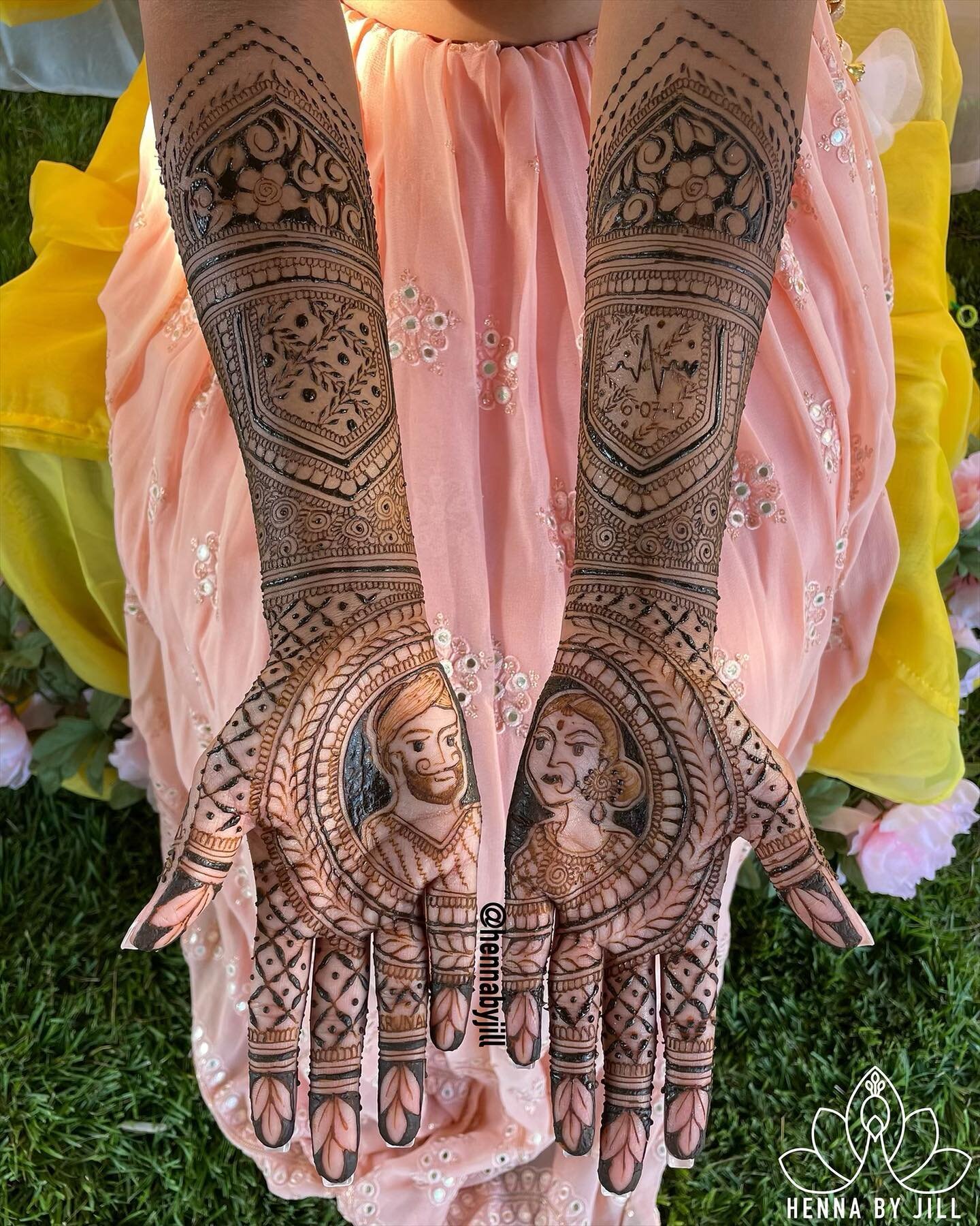 Bridal henna for the lovely @aashiki456 ❤️ I&rsquo;ve had the pleasure of knowing Aashiki and Krunal for many years and I was elated to be part of their wedding! It felt like I was with family!

Aashiki requested to include a bride- groom and a heart