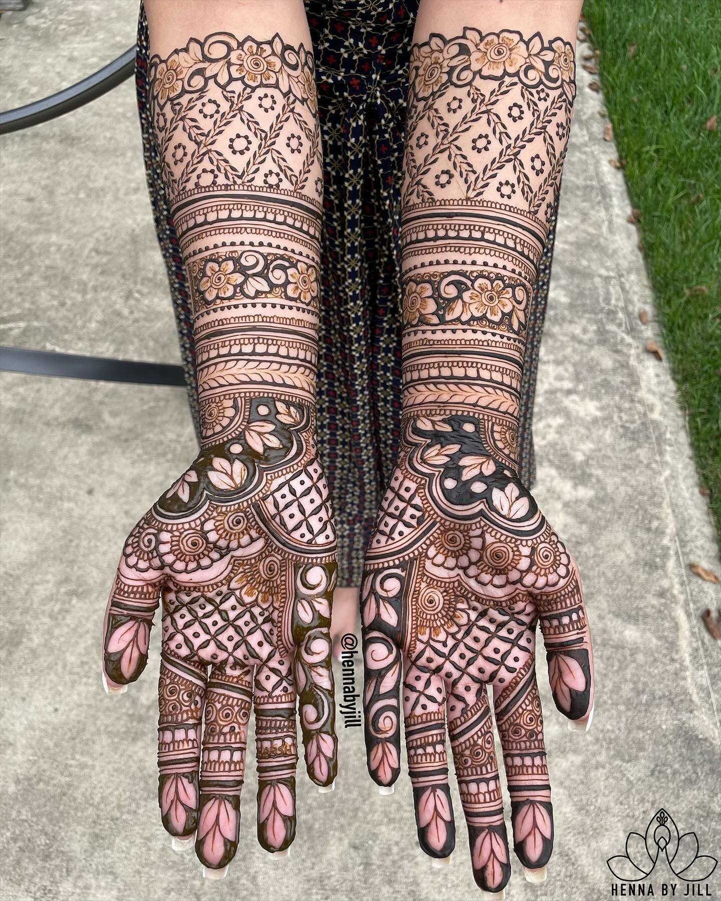 Sharing one of the most special bridal hennas that I&rsquo;ve done to date! I had the honor of doing my new sister-in-law&lsquo;s @sunita_pat22 bridal henna! I&rsquo;ve known Sunita for the past decade and couldn&rsquo;t have been more happy when it 