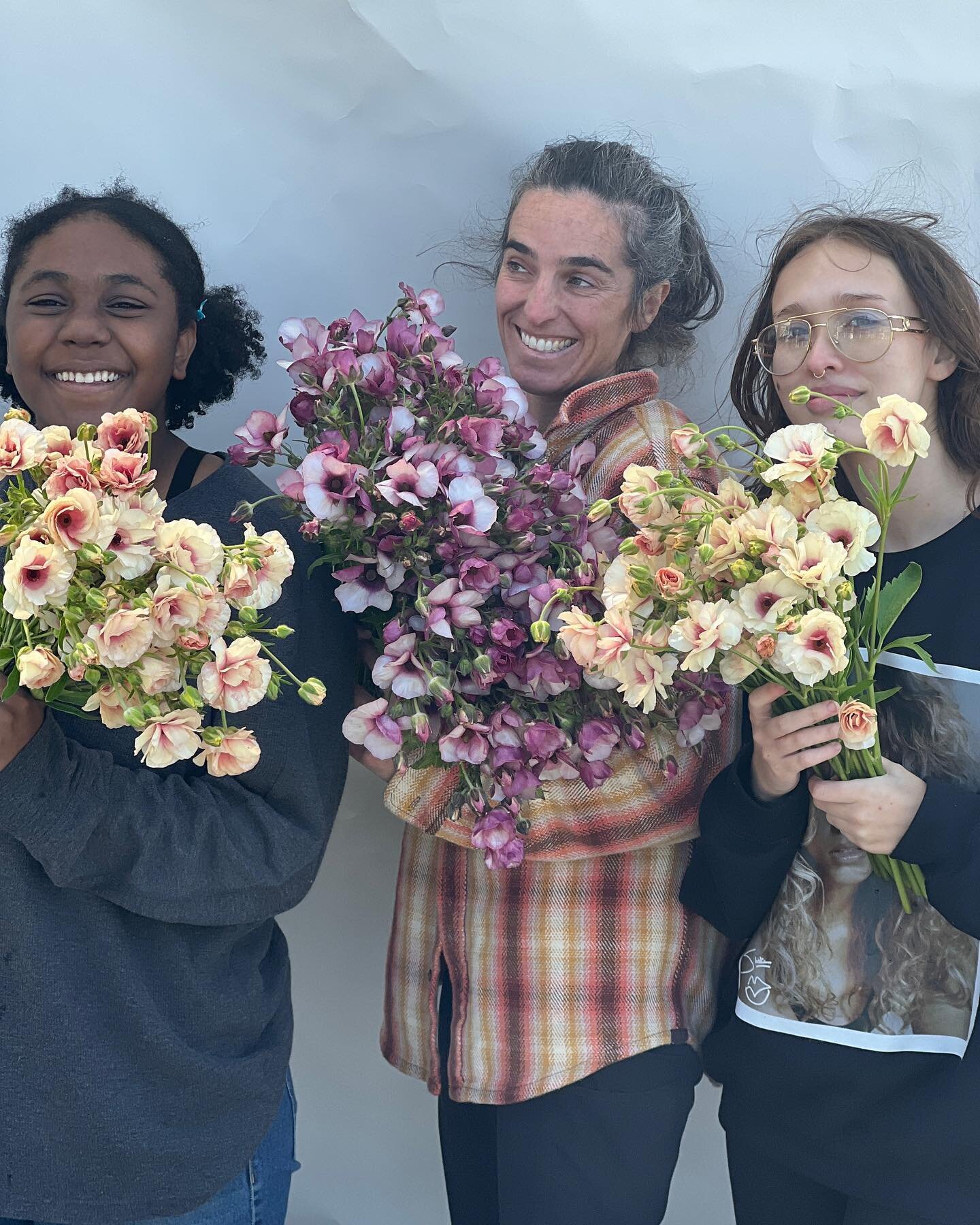 Today was our Albany high interns last day. Khalia and Emily have been at the farm the last 2 seasons and now they&rsquo;re bout to graduate! Each morning when they arrived we would chat about their AM math classes. I wish I could remember todays les