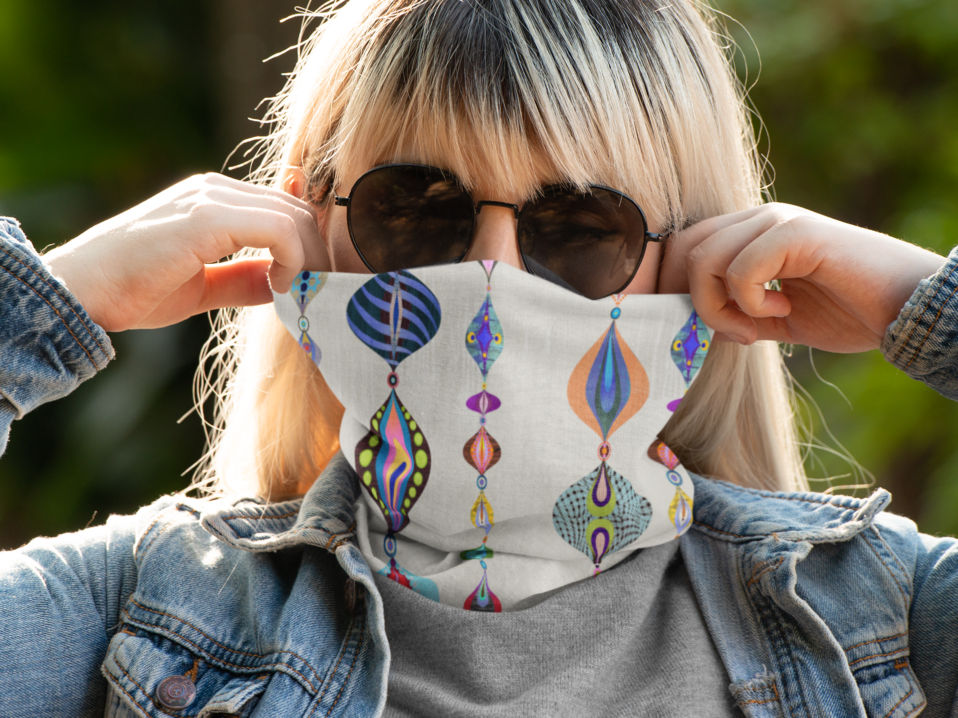 mockup-of-a-woman-with-sunglasses-wearing-a-neck-gaiter-36139.png