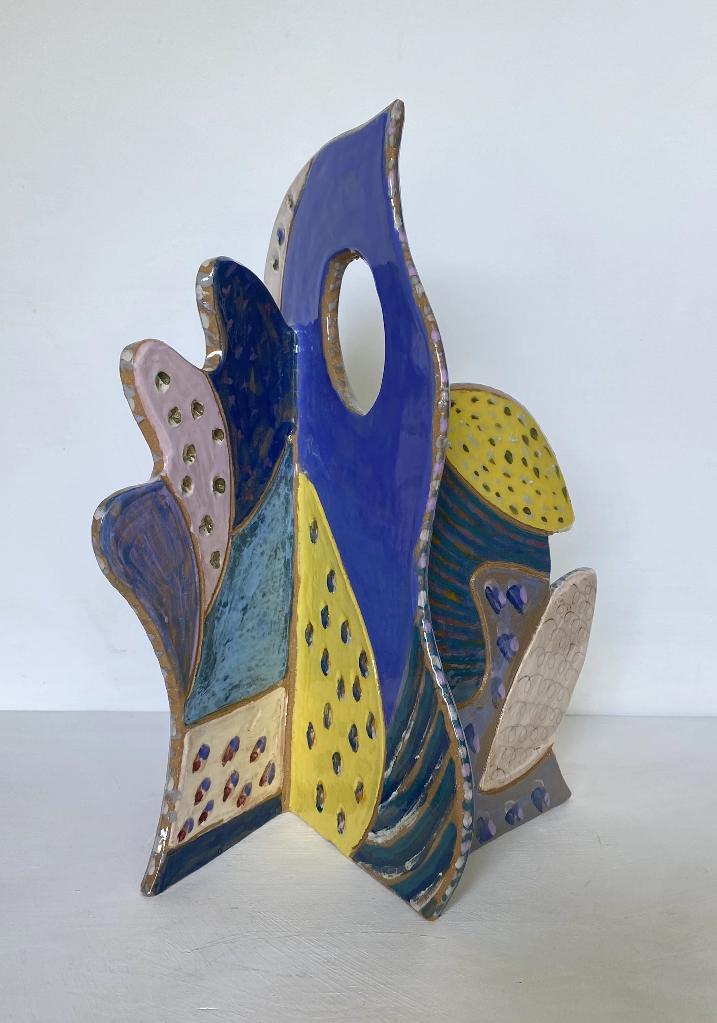 C Platts-Manoury  Joya II  faience 43 cm.jpg