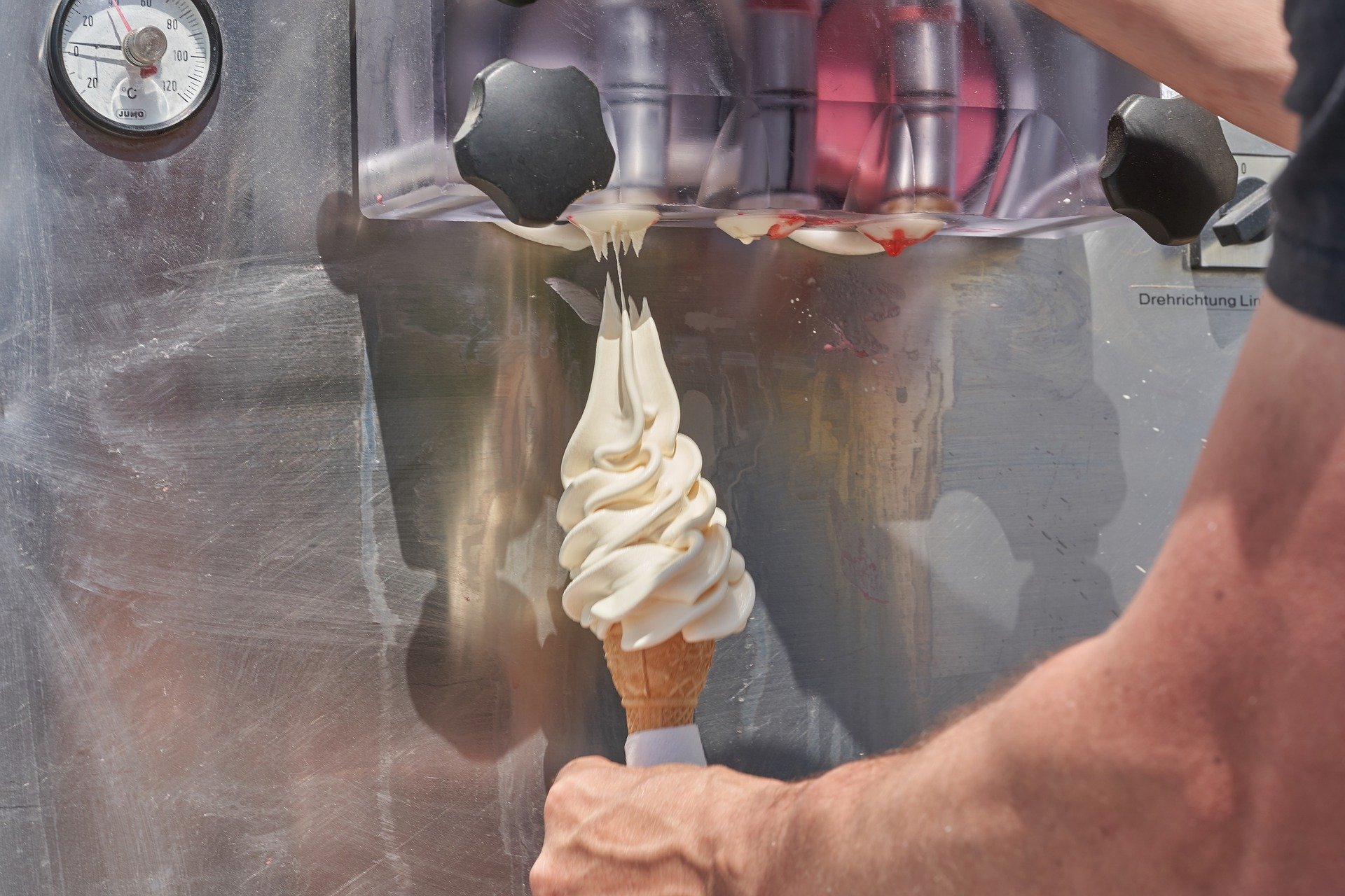 soft-ice-cream-ge7b7ae8c3_1920.jpg