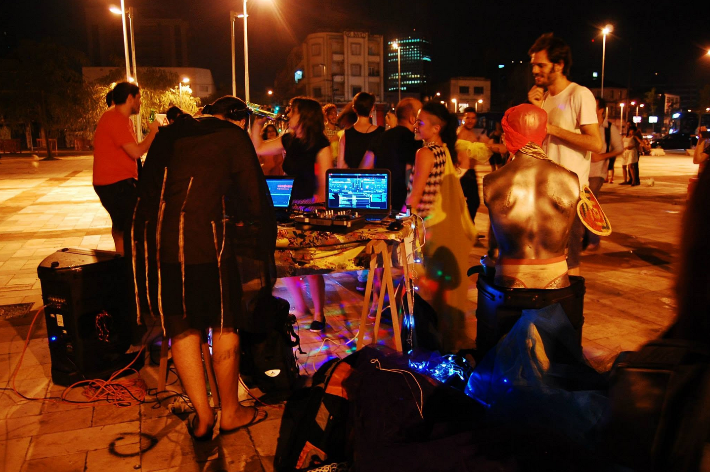 Saloon das Minas Collective on a "reclaim the streets" public event, 2013