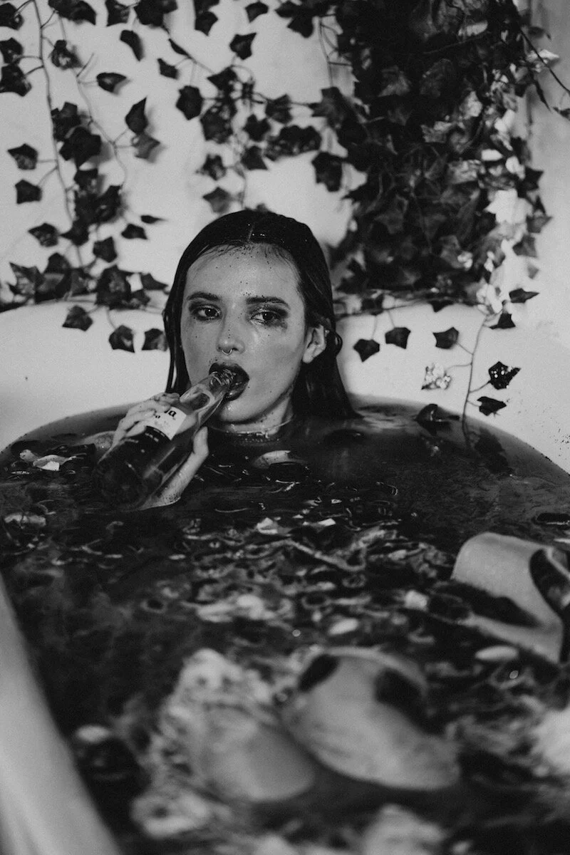 Bella Thorne - Corona 1.JPG