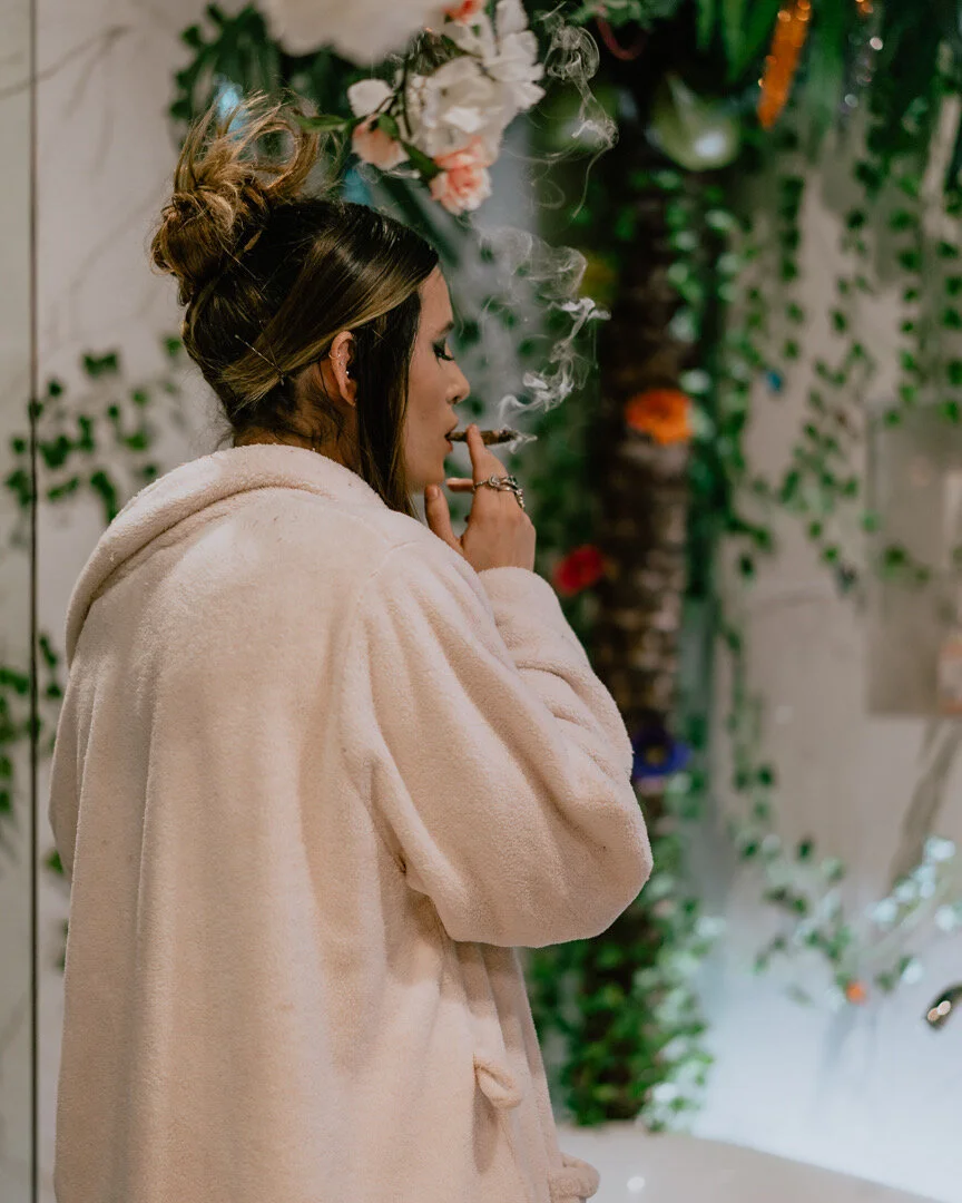 Bella Thorne - Smoking.JPG