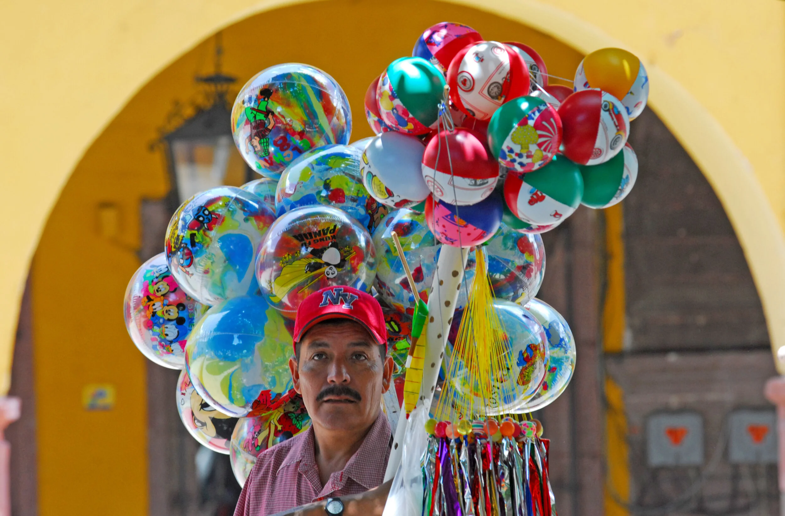 Plaza balloons seller.jpg