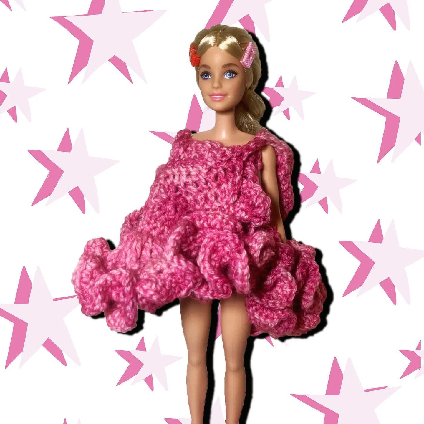 Draped this nonsensical crotchet blob into something fun 🤪 now onto making it in full size!

#fashion #fashiondesign #crotchet #knit #knitting #art #design #knitwear #crotchetart #barbie