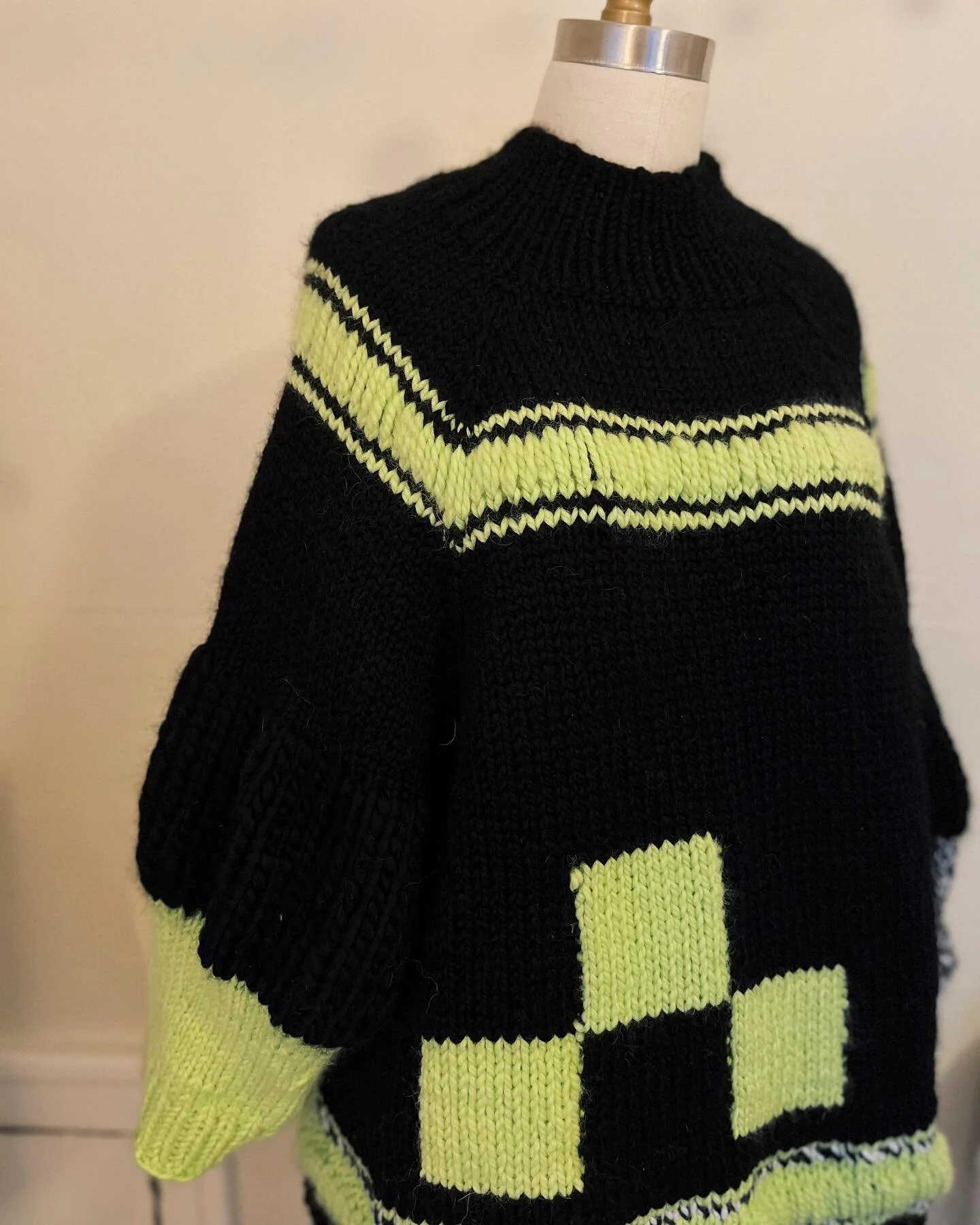 Sweater I knitted for my dear friend Bethani as part of an art exchange! 💚🖤🤍
&bull;

#knit #knitting #knittersofinstagram #sweater #knitwear #knitweardesigner #fashion #fashiondesign #chunkyknitting #handknit