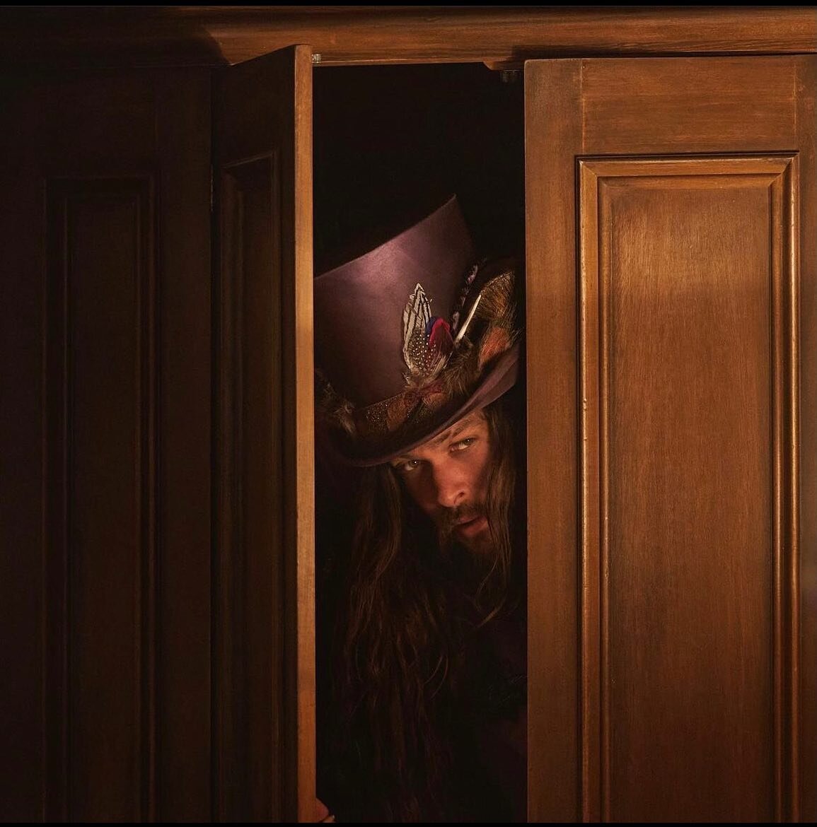 Here's a sneak peek behind the scenes at SLUMBERLAND, a new adventure story about an eccentric outlaw (Momoa) who guides a young hero (Marlow Barkley) through a secret dreamworld.

Coming to Netflix in 2022.