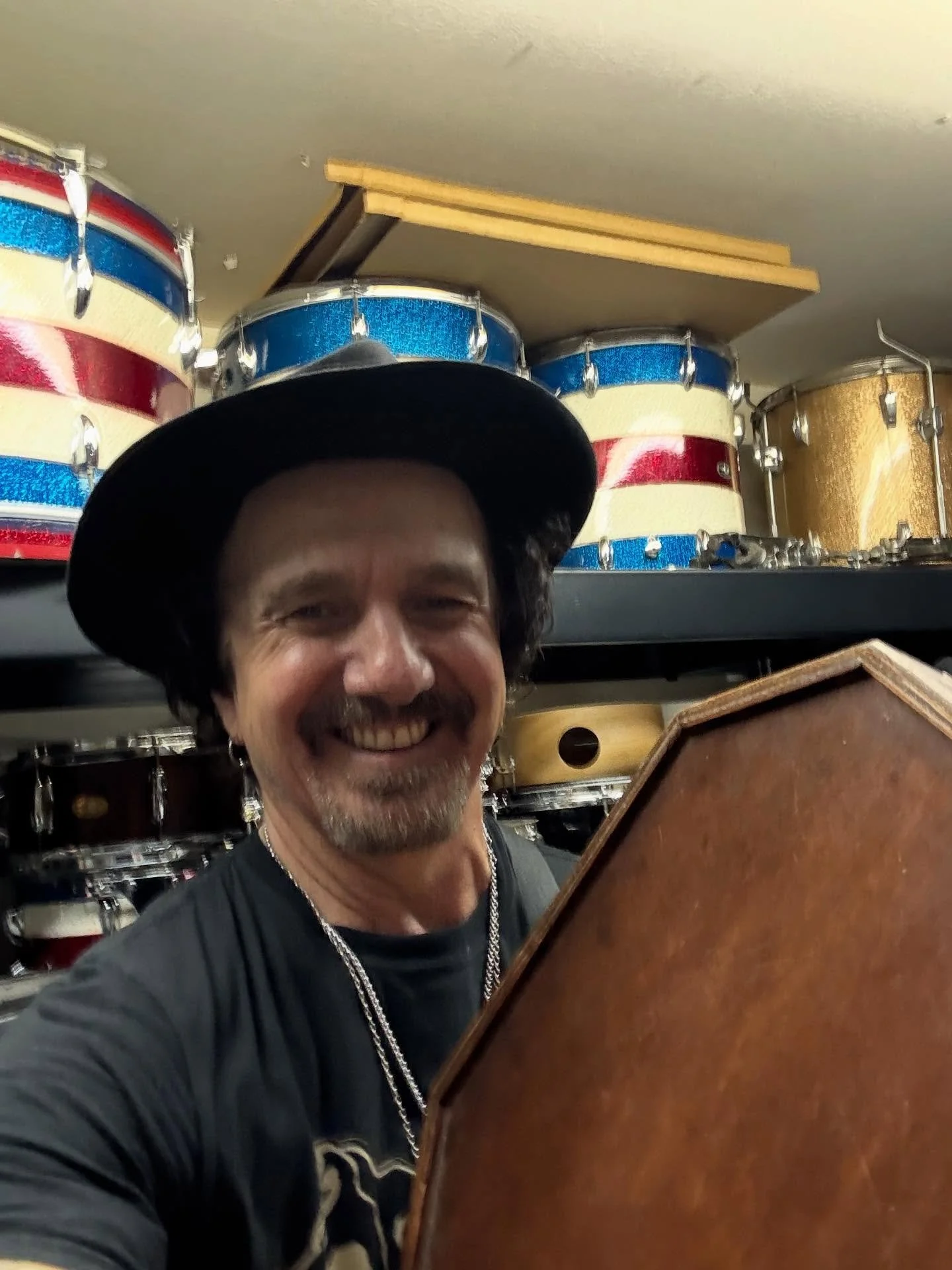 I may have to steal this snare coffin from @tim_cossins Awesome homemade wooden snare case. I&rsquo;m sure TSA is going to love me bringing this as my carry on. Or&hellip;it may end up as the home for the treat that will arriving next week, courtesy 