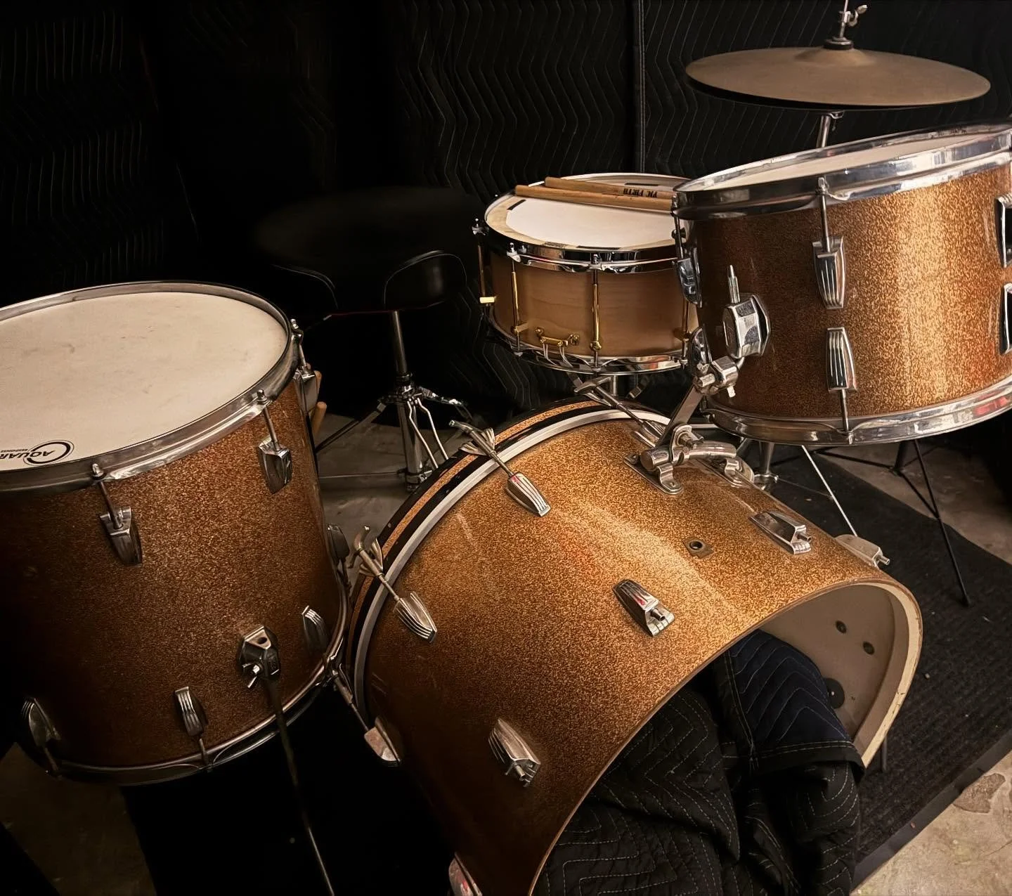 About a month ago I was playing @tim_cossins 60&rsquo;s @ludwigdrumshq kit, wishing I had something similar. A week later I get a note from an old drummer friend saying, &ldquo;My neighbor has this 67 @ludwigdrumshq Super Classic kit I think you shou
