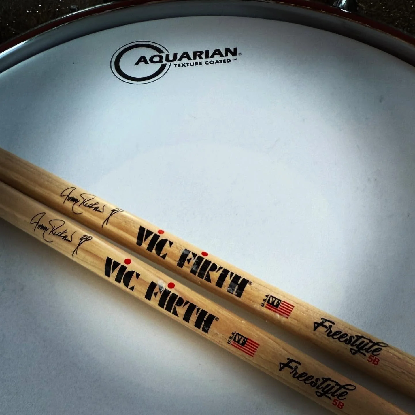 I had @vicfirth put my name on my sticks so I wouldn’t mix my Freestyle 5B’s with anyone else’s. 😂 🥁
.
.
.
@aquariandrumheads #drummer #sessiondrummer #touringdrummer #59of60