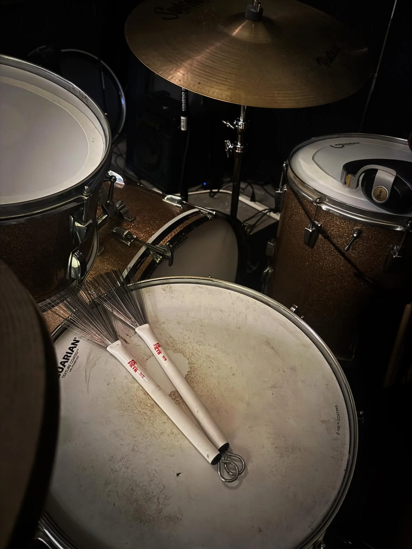 First session of 2026! Loving the @beierdrums 4 x 15, the @aquariandrumheads textured coated with power dot and my fav @vicfirth brushes. Sounding nasty in the very best way. 
.
.
. 
@soultonecymbals #drummer #studiodrummer #recordingdrums
