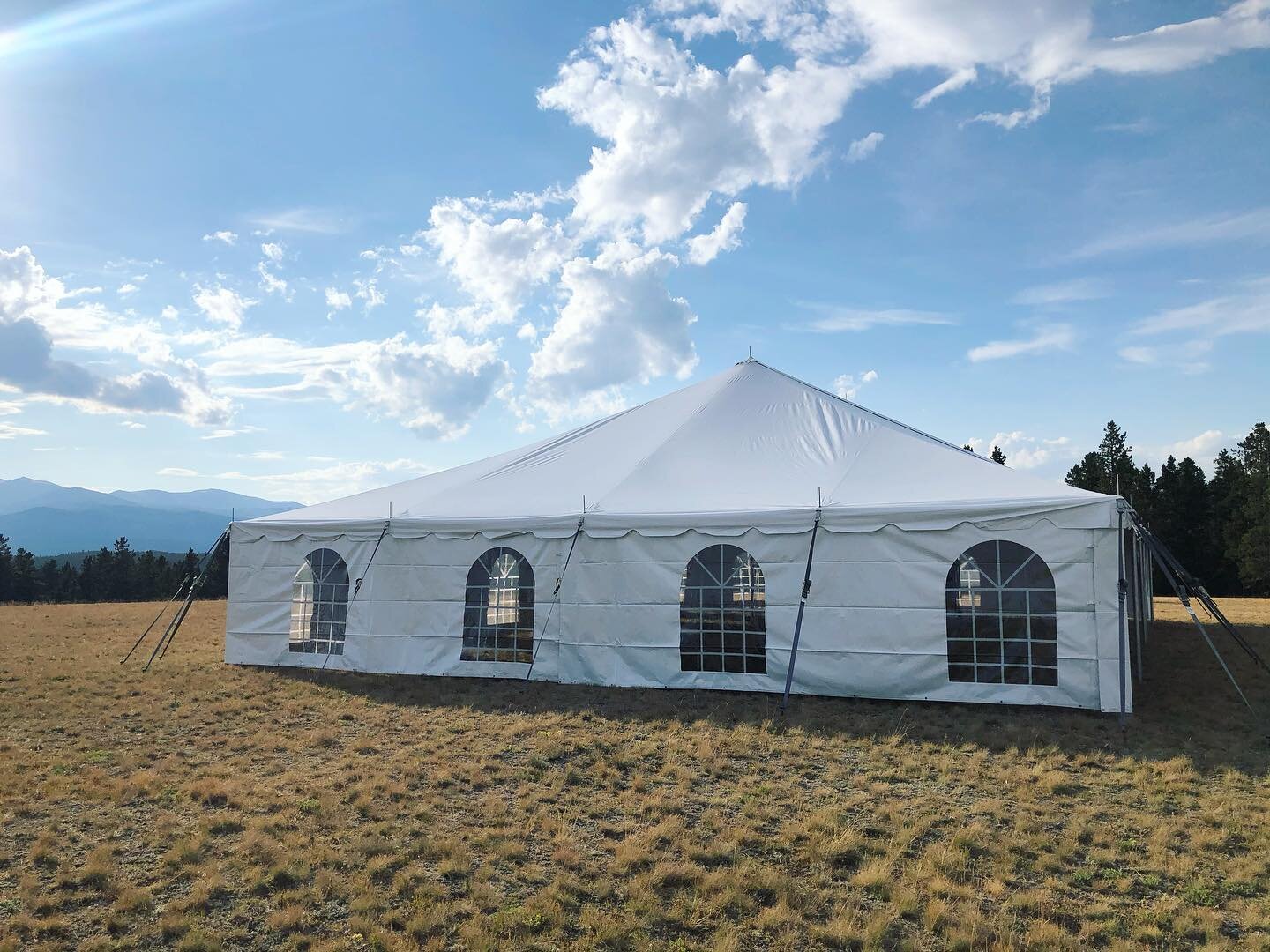 Our tents sure look pretty with mountain backdrops 😍 (307)752-6111 #tentrentals #eventrentals