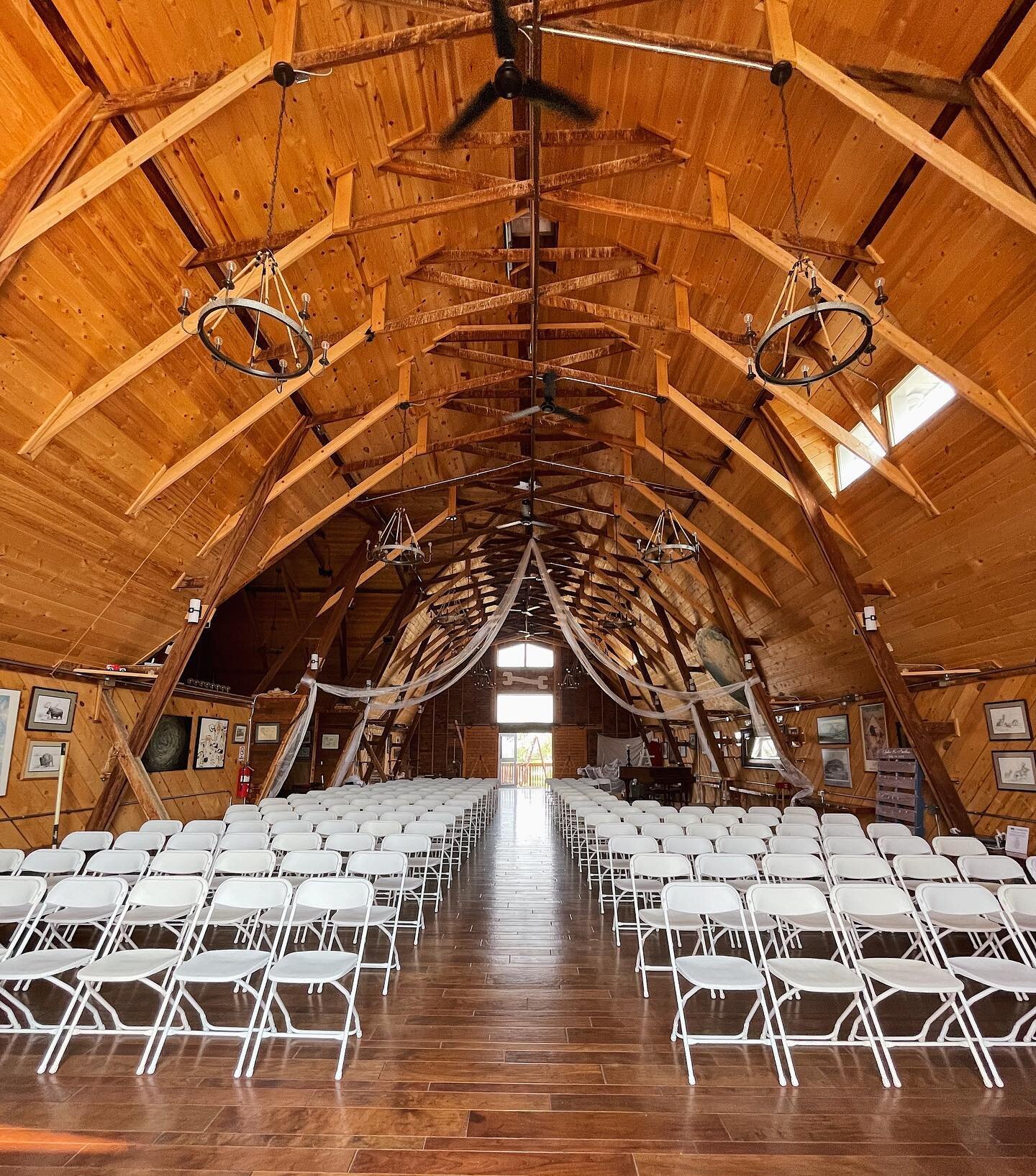 Behind the scenes set up at the beautiful Country Nite Club in the Wrench Ranch Barn. Soooo many possibilities! 😍💐🎉