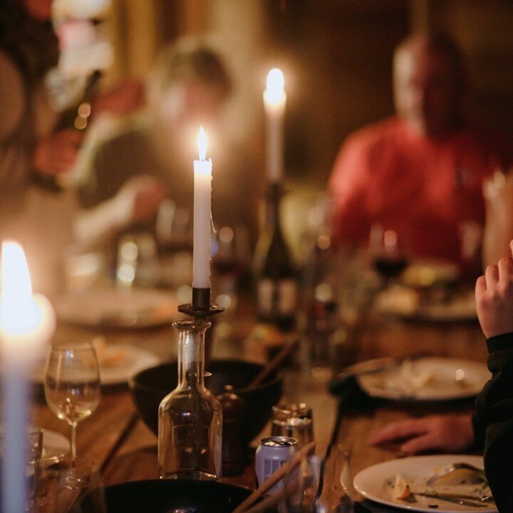 The warmth of good food, good wine and even better company 👌⁠
⁠
⁠
#localproduce #tasmanianproduce #friendlybeacheslodge⁠
⁠
📷@jessehunniford⁠