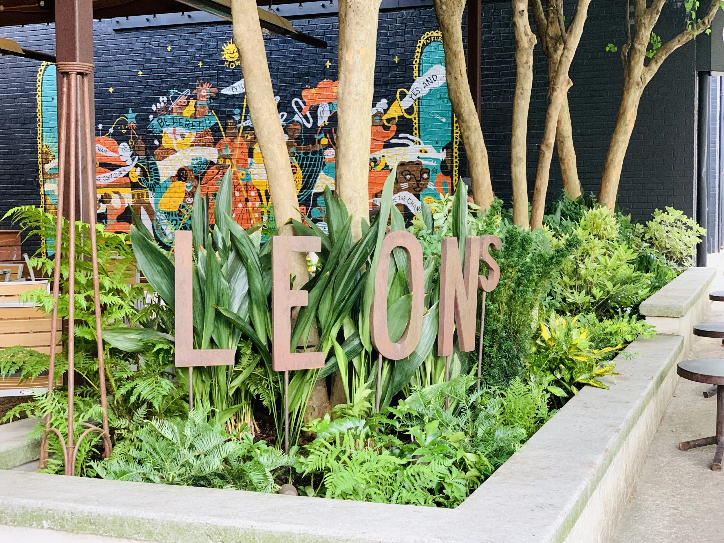 Leon's — About Us / Contact