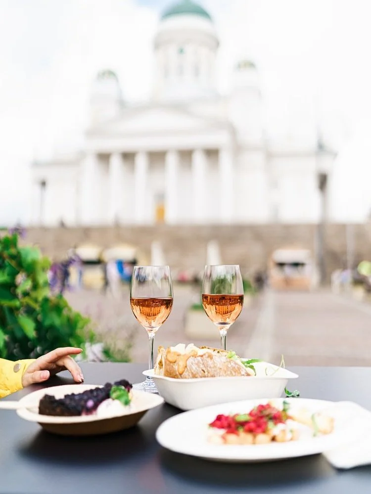 Kev&auml;&auml;n virallinen startti tapahtuu Helsingiss&auml; mantan lakituksen my&ouml;t&auml; &ndash; ja tunnelma on taattu! 😍

Tuhannet kokoontuvat Havis Amandan aukiolle seuraamaan, kun patsas saa valkolakin ja keskustan kadut t&auml;yttyv&auml;