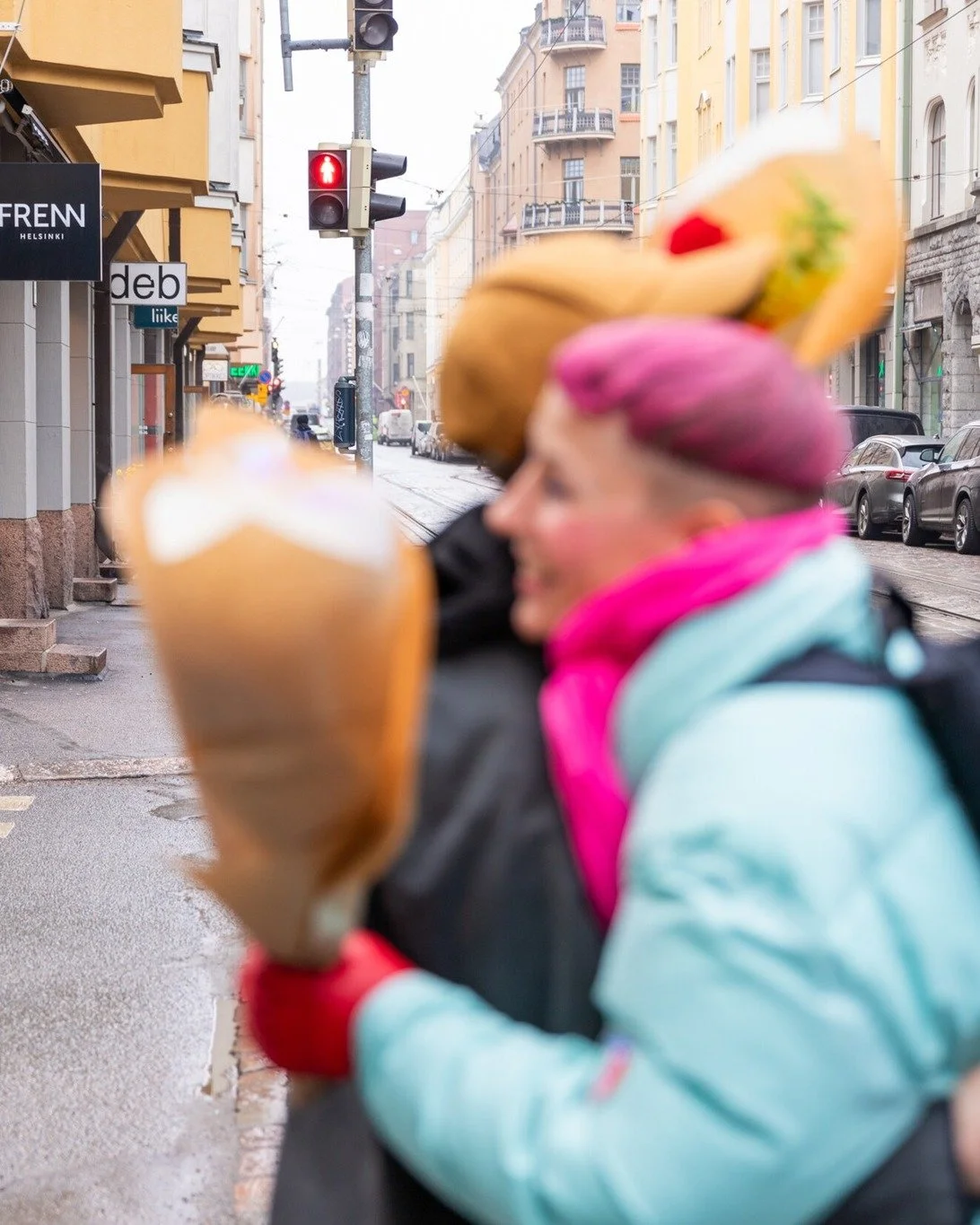 &Auml;itienp&auml;iv&auml;&auml; vietet&auml;&auml;n 11.5. &ndash; ja Helsinki pukeutuu parhaimpiinsa, kun kev&auml;taurinko l&auml;mmitt&auml;&auml; katuja, kahvilat t&auml;yttyv&auml;t naurusta ja kaupungin ytimess&auml; odottavat unohtumattomat el