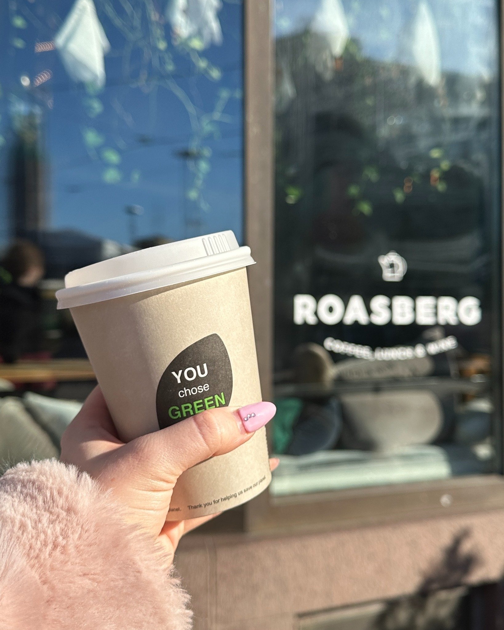 Usein kesken kaupungilla kiertelyn n&auml;lk&auml; yll&auml;tt&auml;&auml; ja silloin kaipaisi paikkaa, josta l&ouml;ytyy helposti ja nopeasti sy&ouml;t&auml;v&auml;&auml;. Helsingin Mikonkatu on keskeisen sijaintinsa sek&auml; monipuolisen ravintola