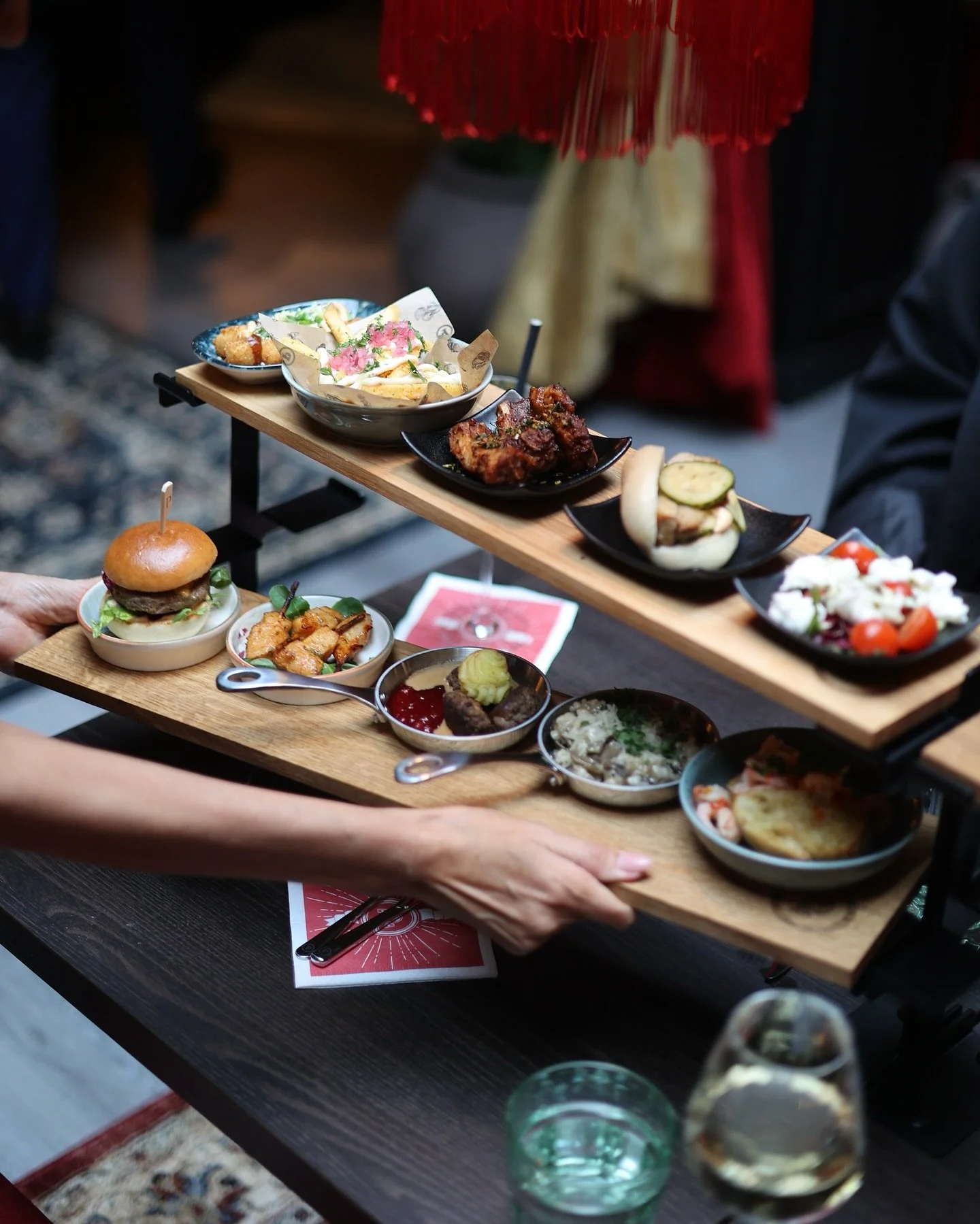 Uudet ravintolael&auml;mykset ytimess&auml; - n&auml;m&auml; haluat todella kokea

✨ @pinchonation - Odota odottamatonta. T&auml;&auml;lt&auml; ei hauskanpitoa puutu, kun ravintolakokemus vied&auml;&auml;n uusiin ulottuvuuksiin. Listalta valitaan tap